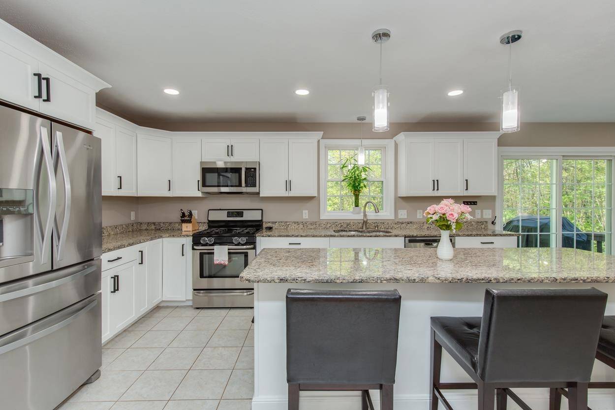 Pelham, NH 03076,24 Robinson LN