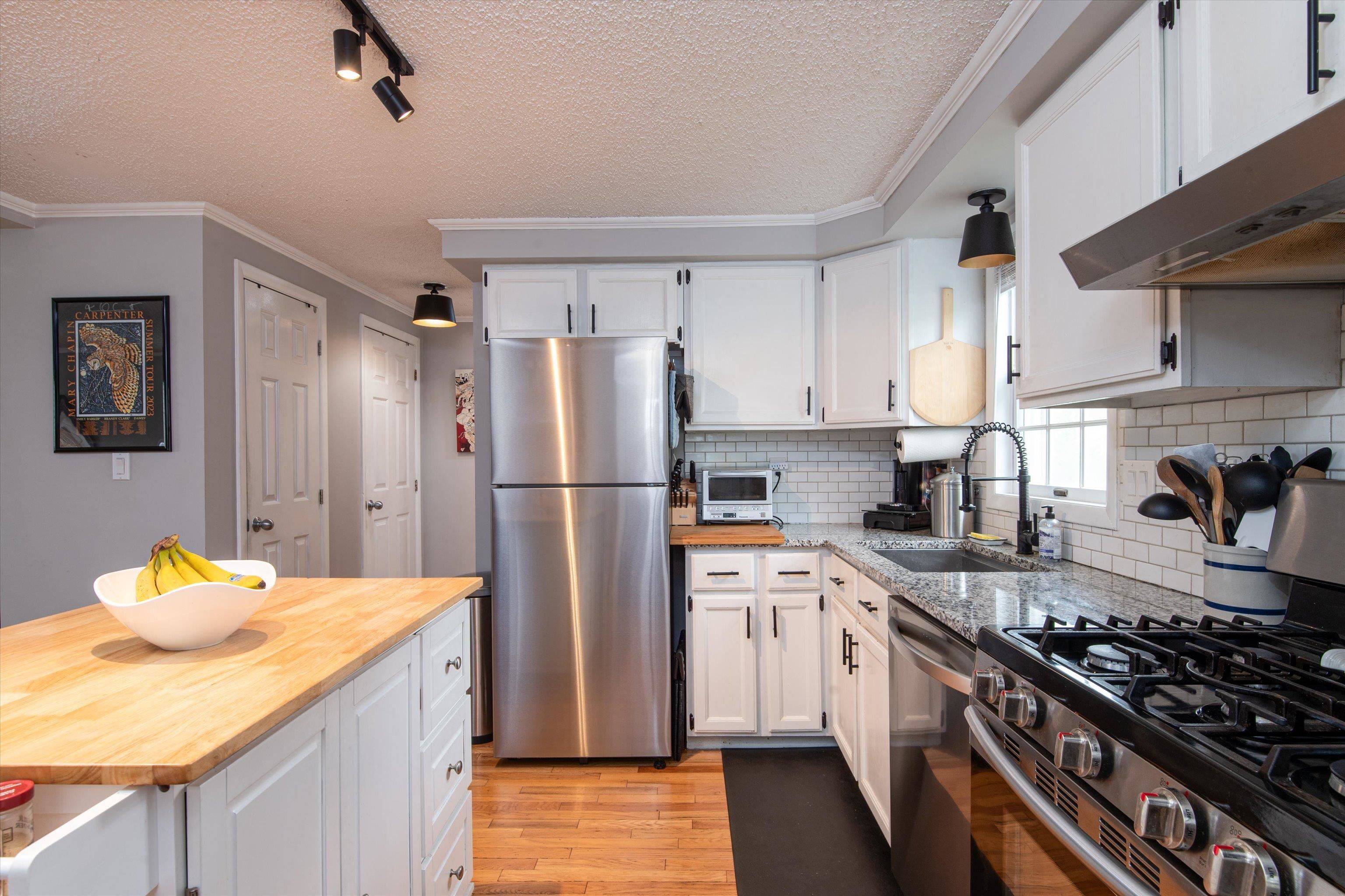 Hartford, VT 05001,141 Dawn DR