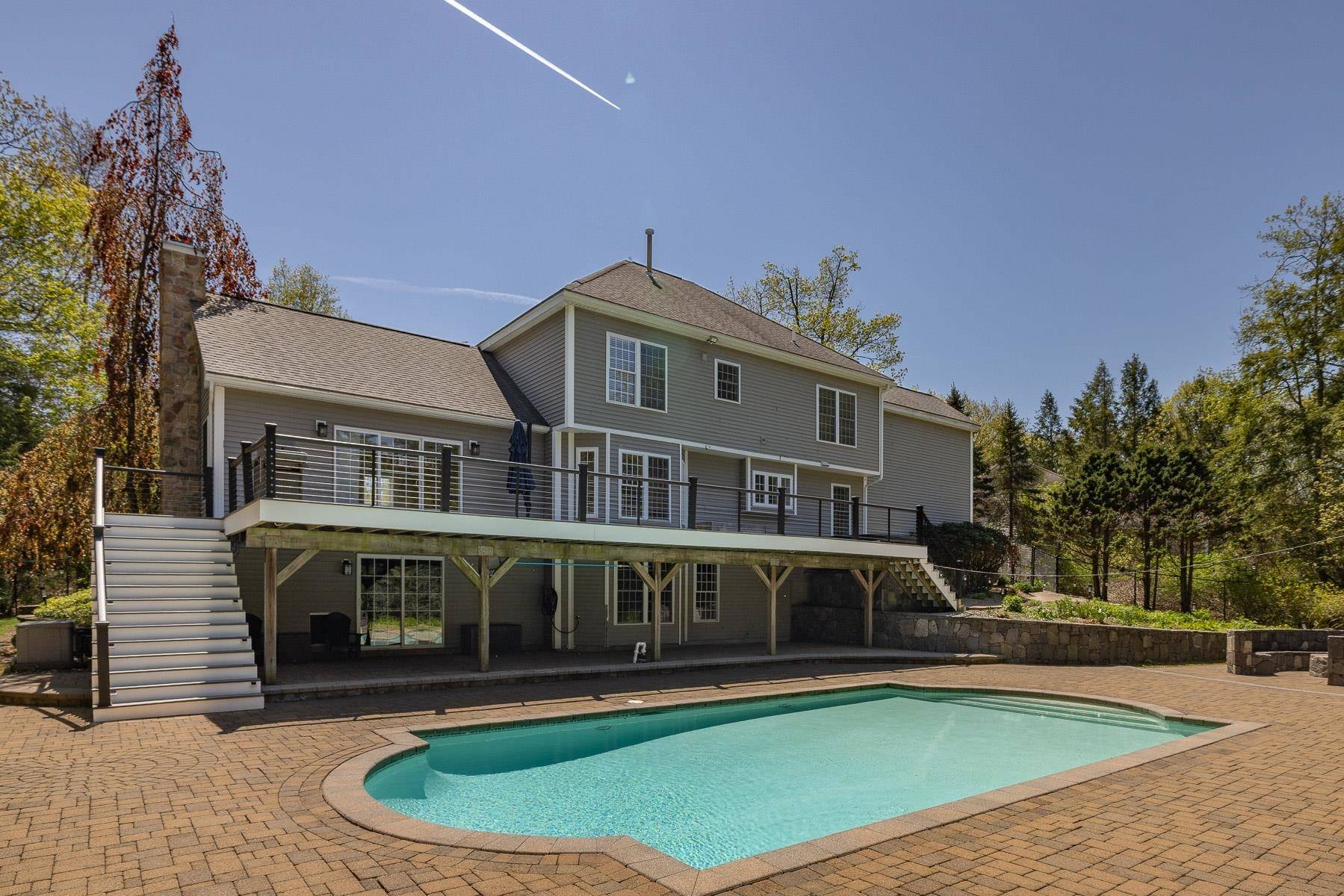 Dover, NH 03820,62 Quaker LN