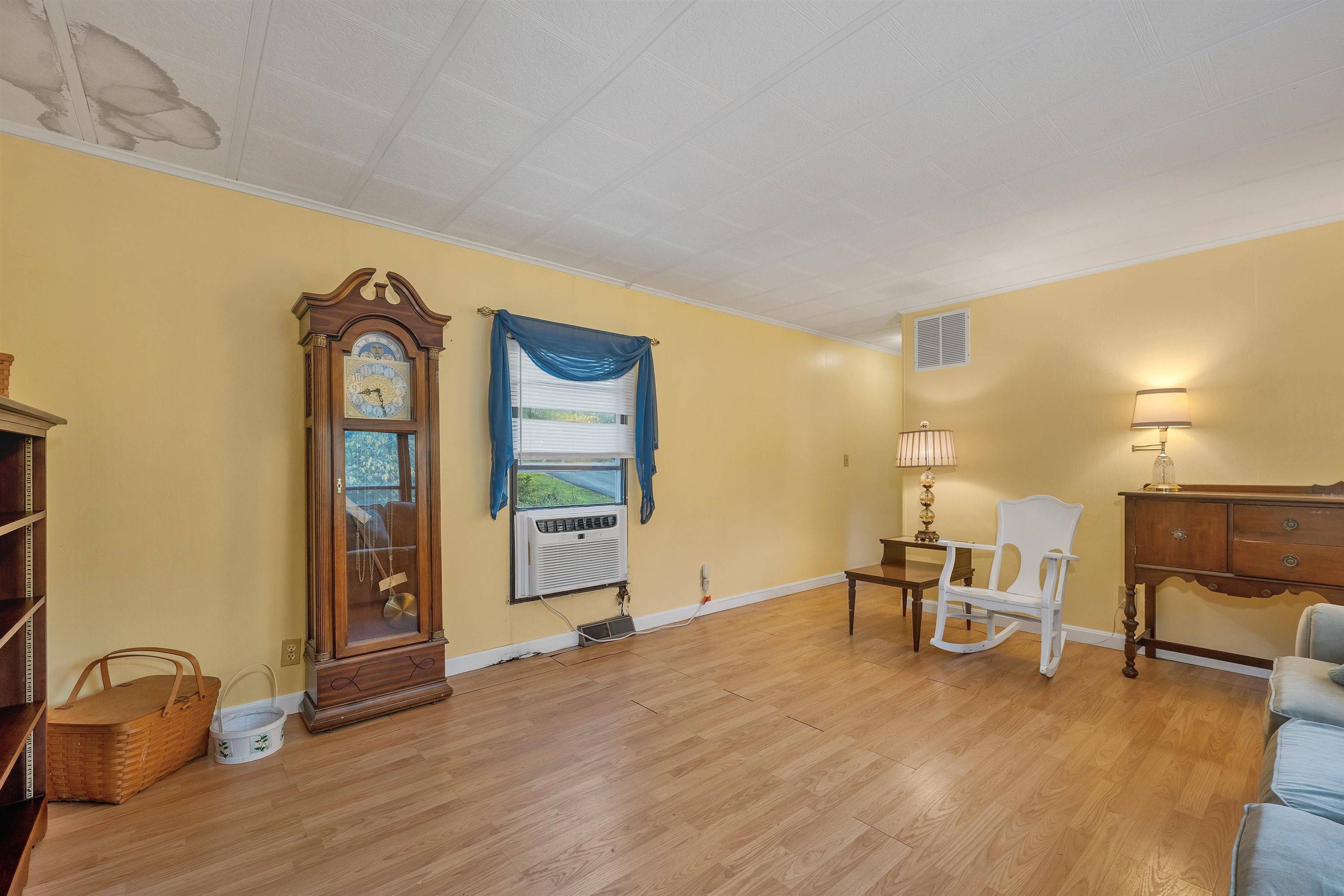 35 Chapparel DR Londonderry, NH 03053