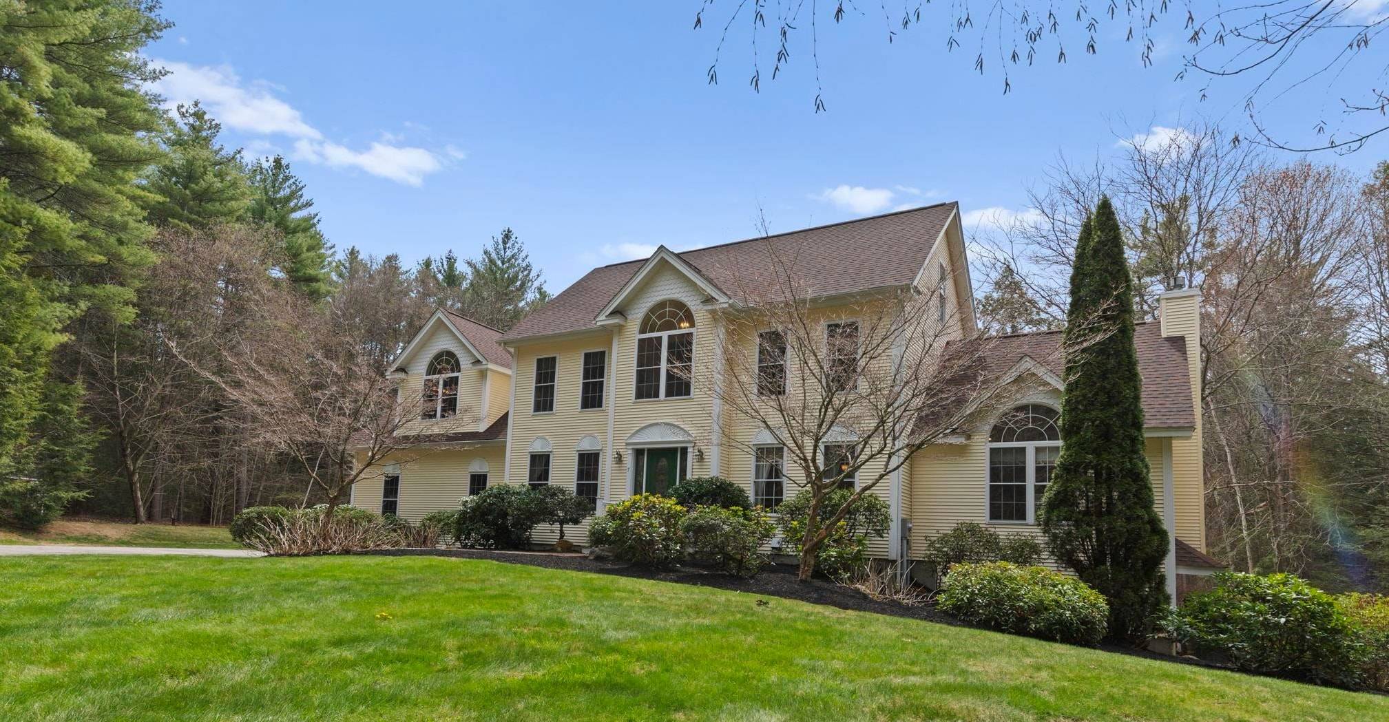 Stratham, NH 03885,7 Oxbow Farm RD