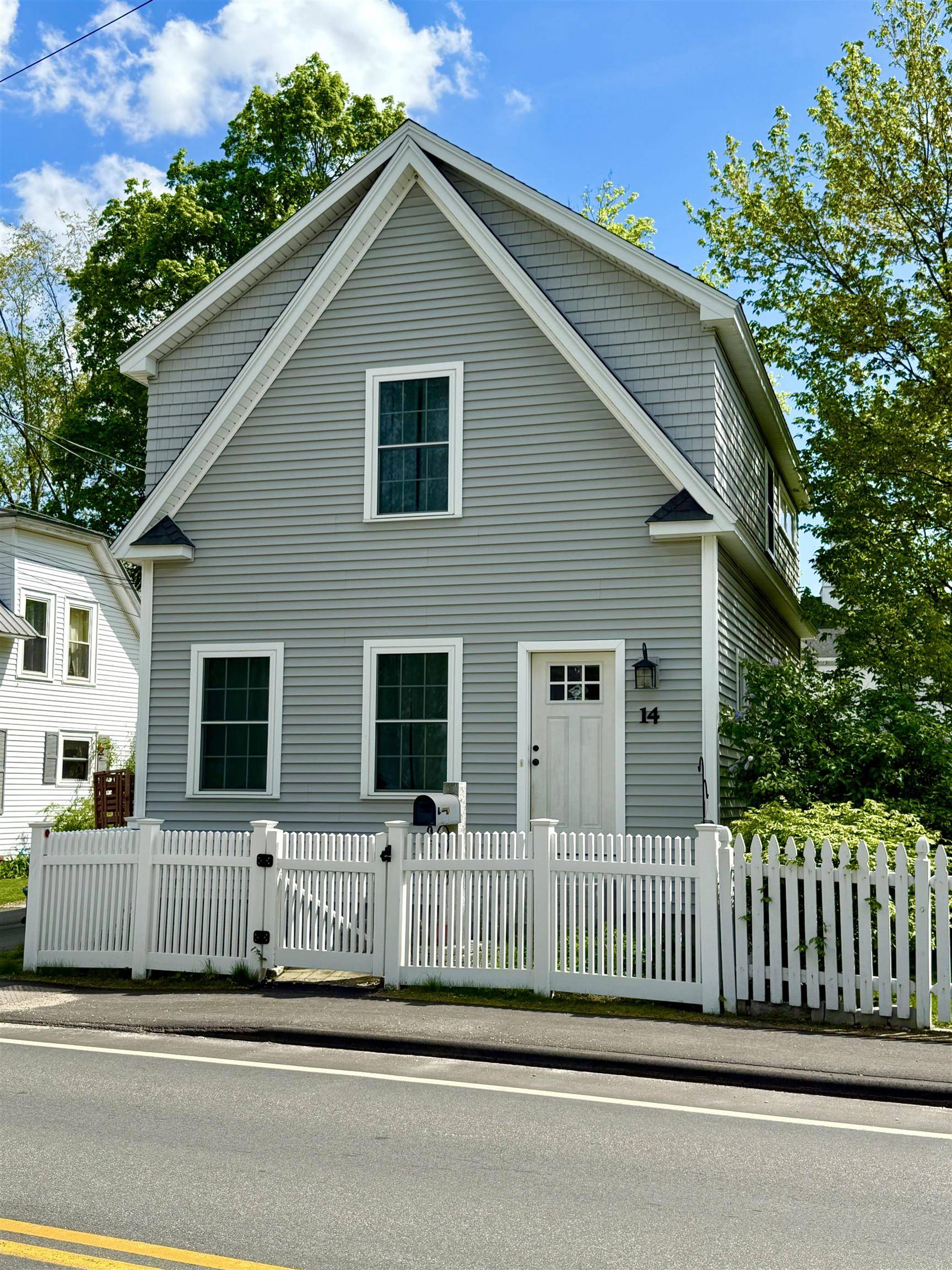 Goffstown, NH 03045,14 Elm ST