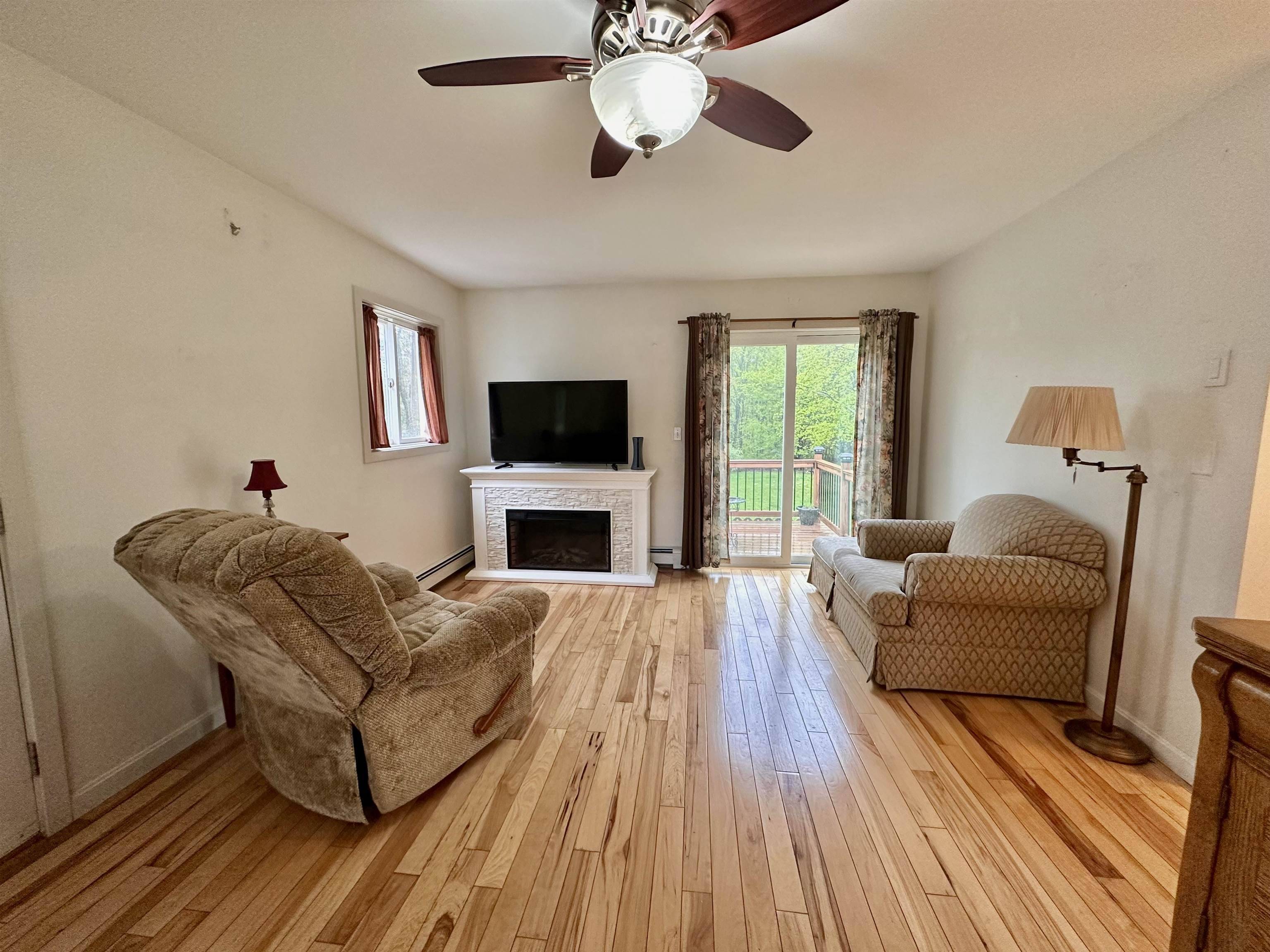 Londonderry, NH 03053,27 Bartley Hill RD