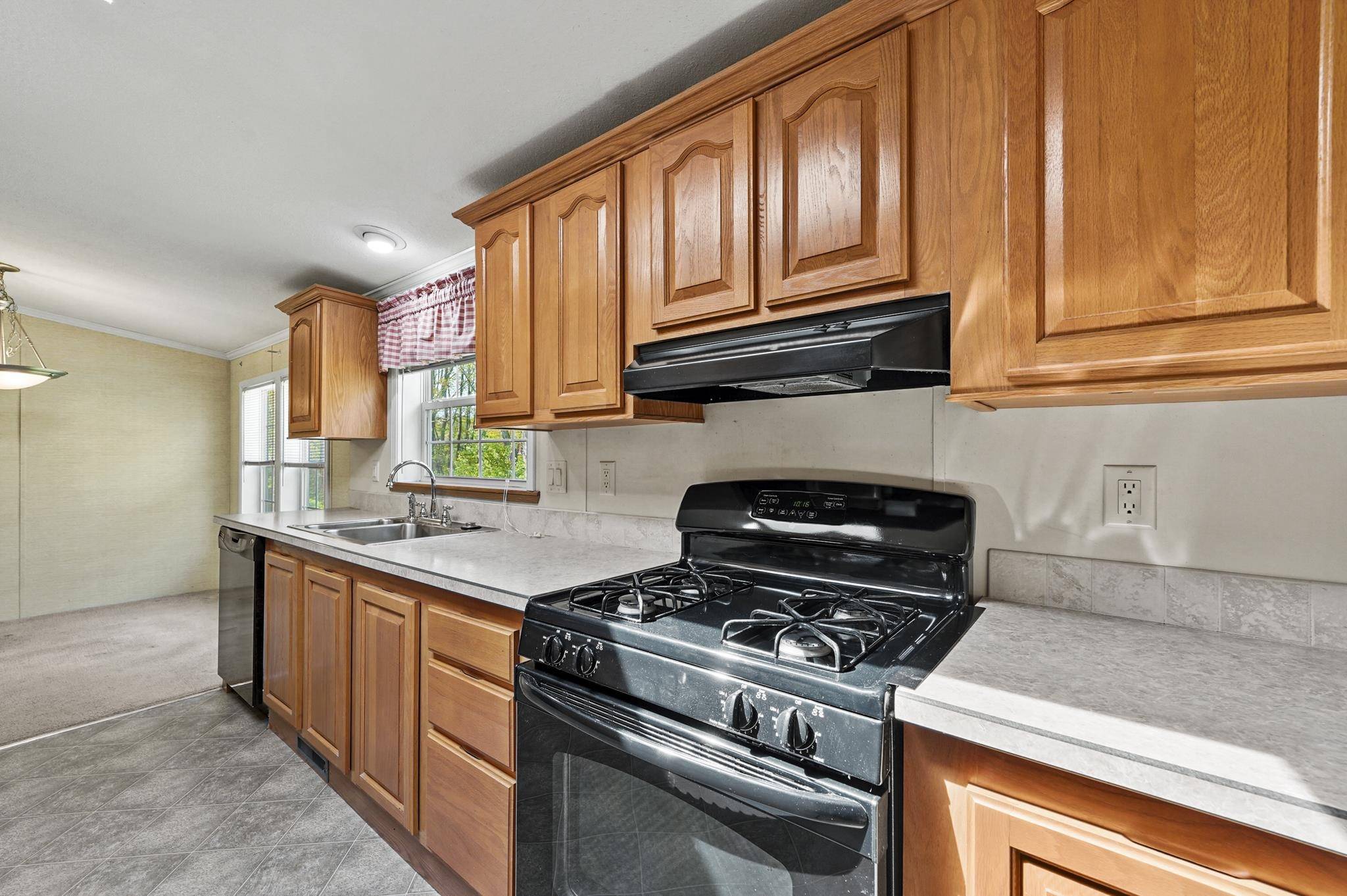 Seabrook, NH 03874,71 Causeway ST