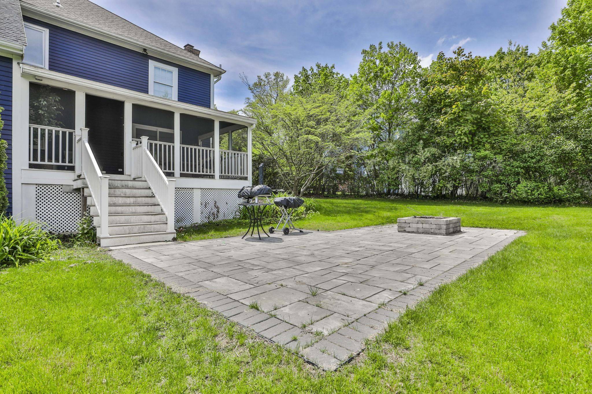 Nashua, NH 03062,8 Bicentennial DR