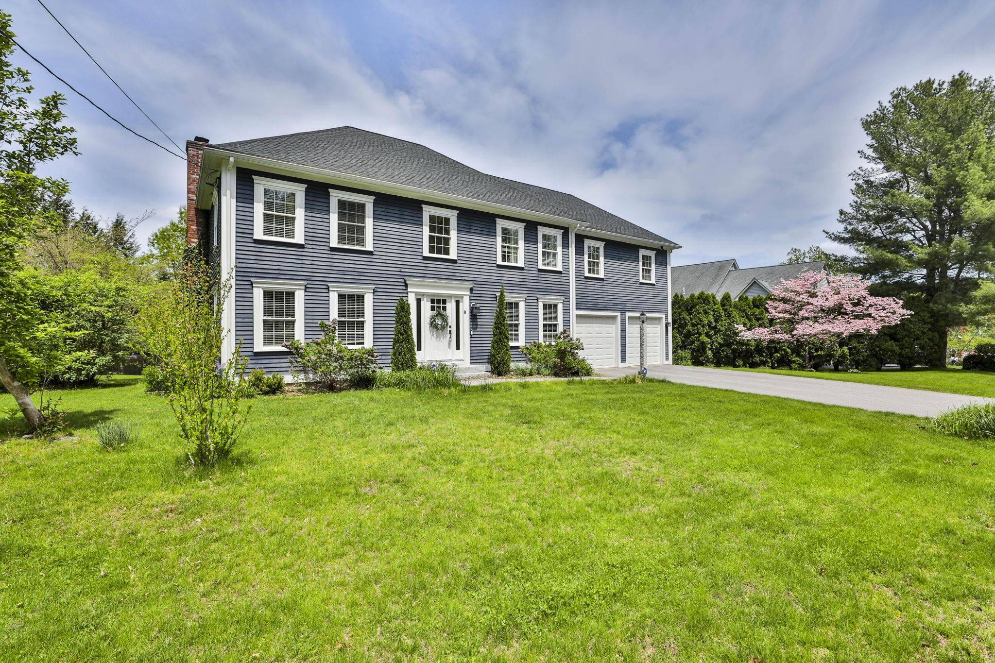 Nashua, NH 03062,8 Bicentennial DR