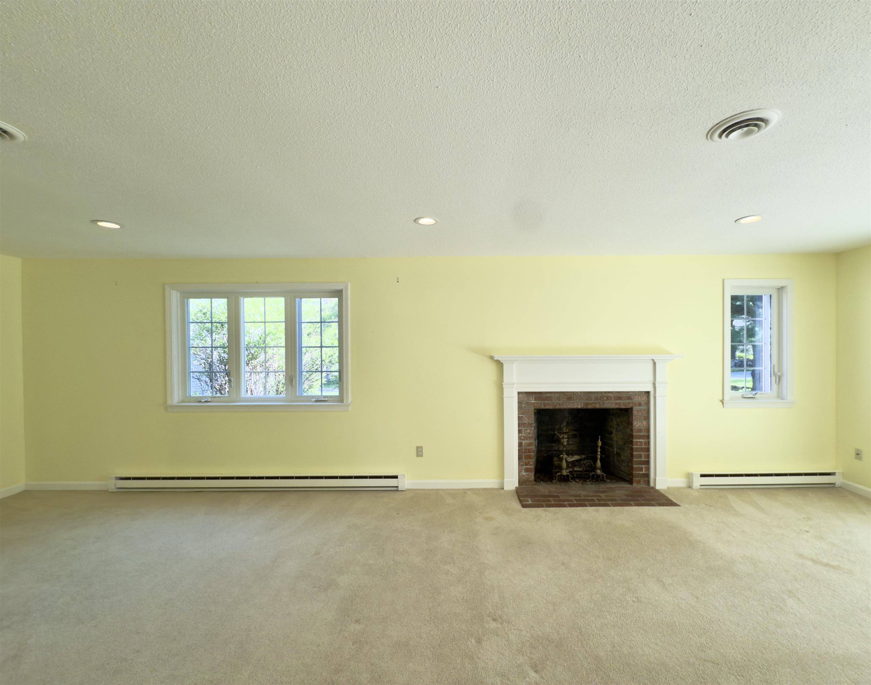 New London, NH 03257,136 Hilltop PL