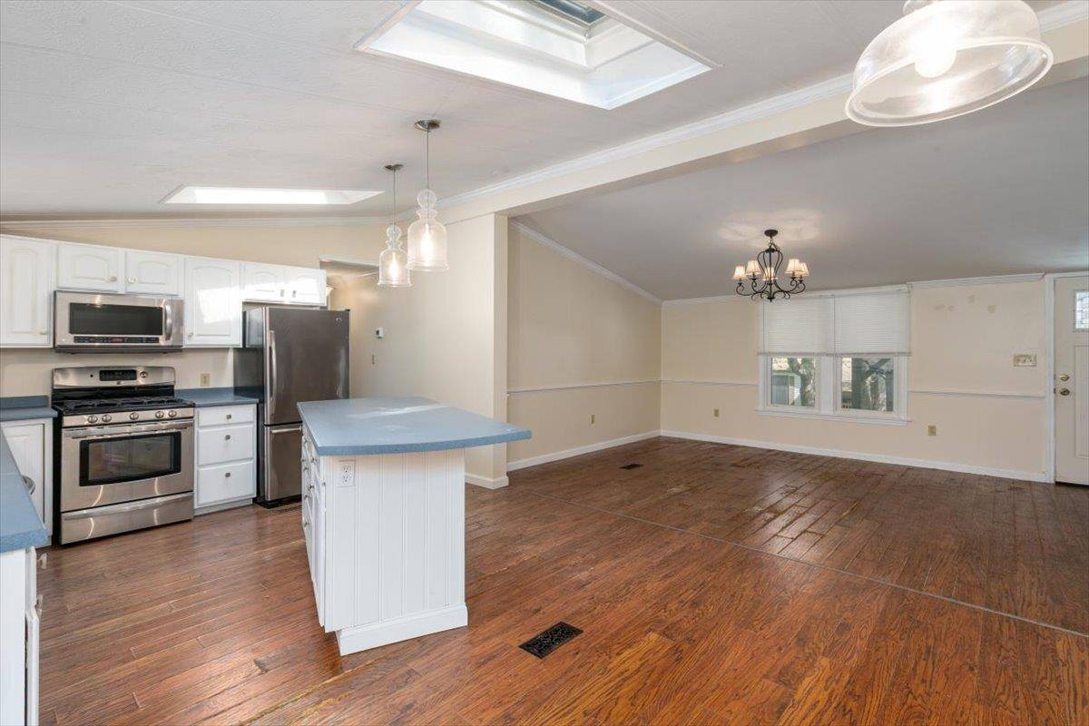 28 Rim RD Danville, NH 03819