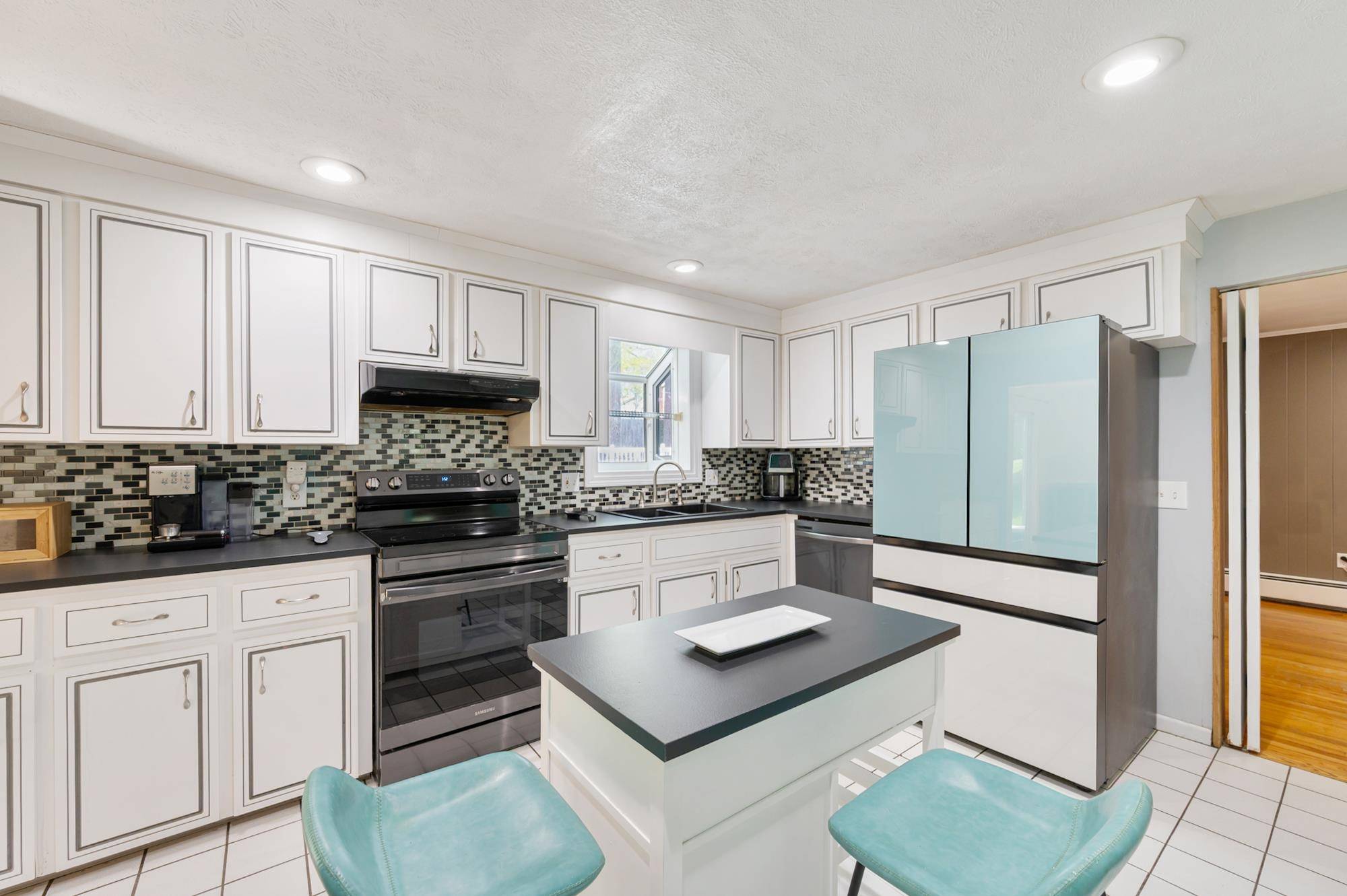 Nashua, NH 03064,27 Biscayne Pkwy