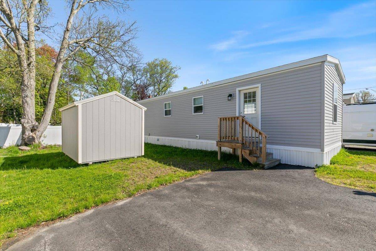 Portsmouth, NH 03801,1338 Woodbury AVE #18