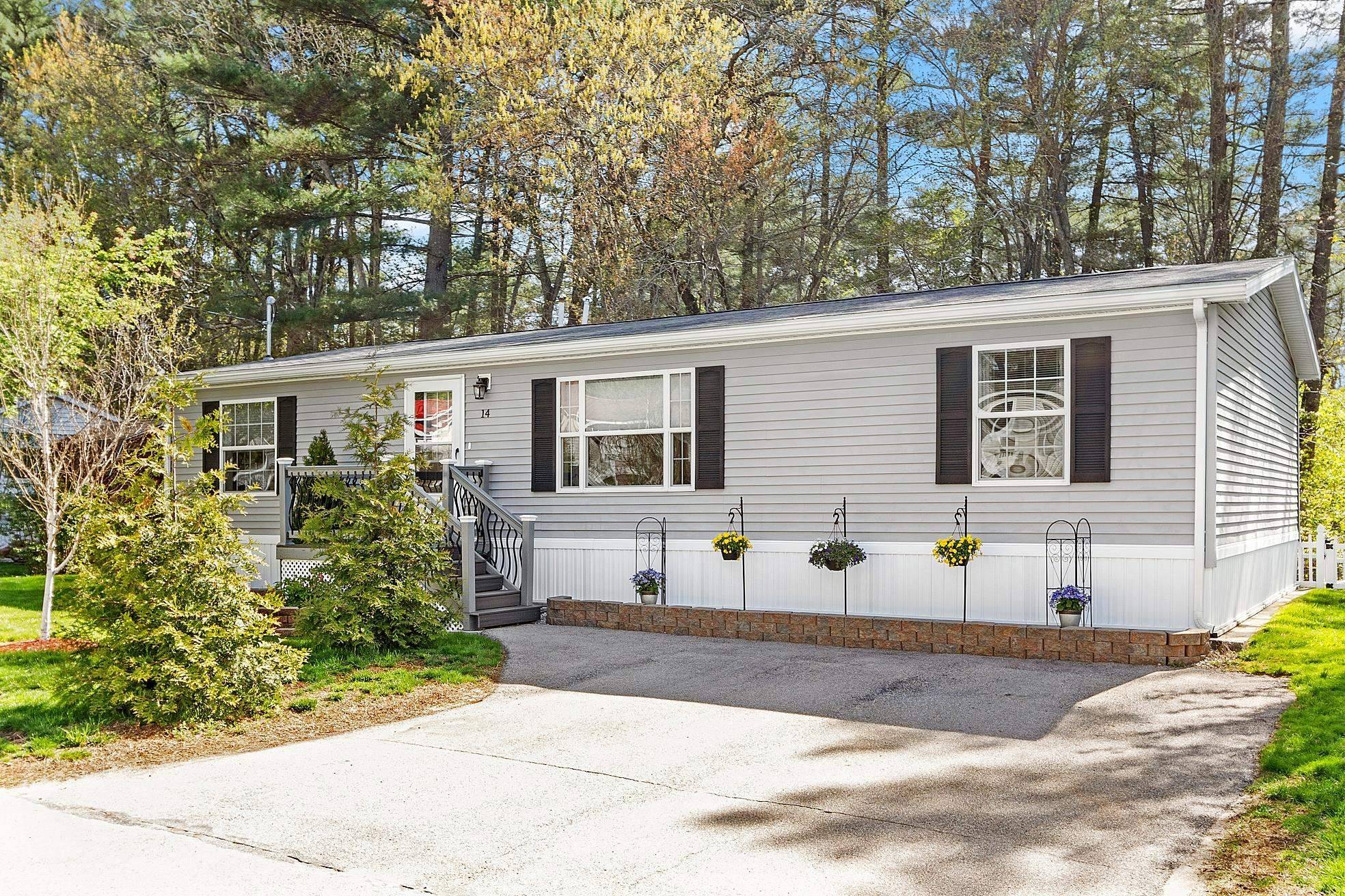 Nashua, NH 03062,14 Eric AVE