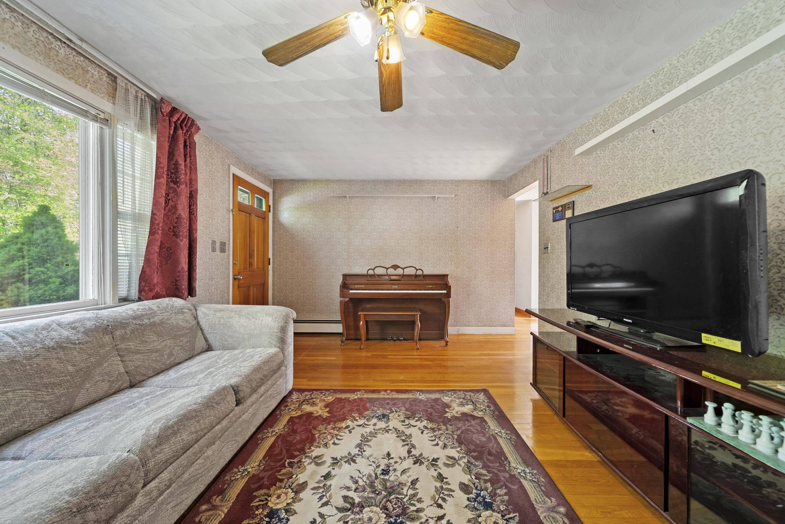 Salem, NH 03038,11 Hanson AVE