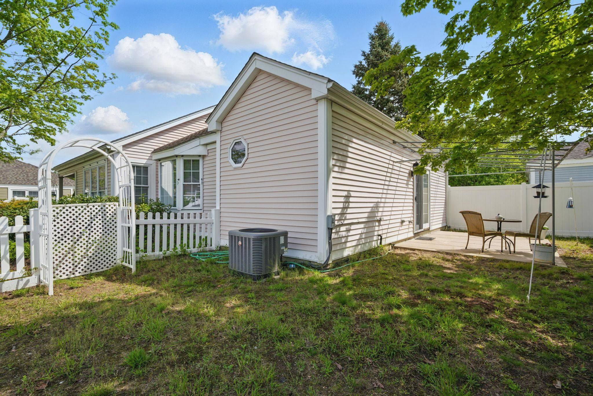 Bedford, NH 03110,14 Chipping Norton LN