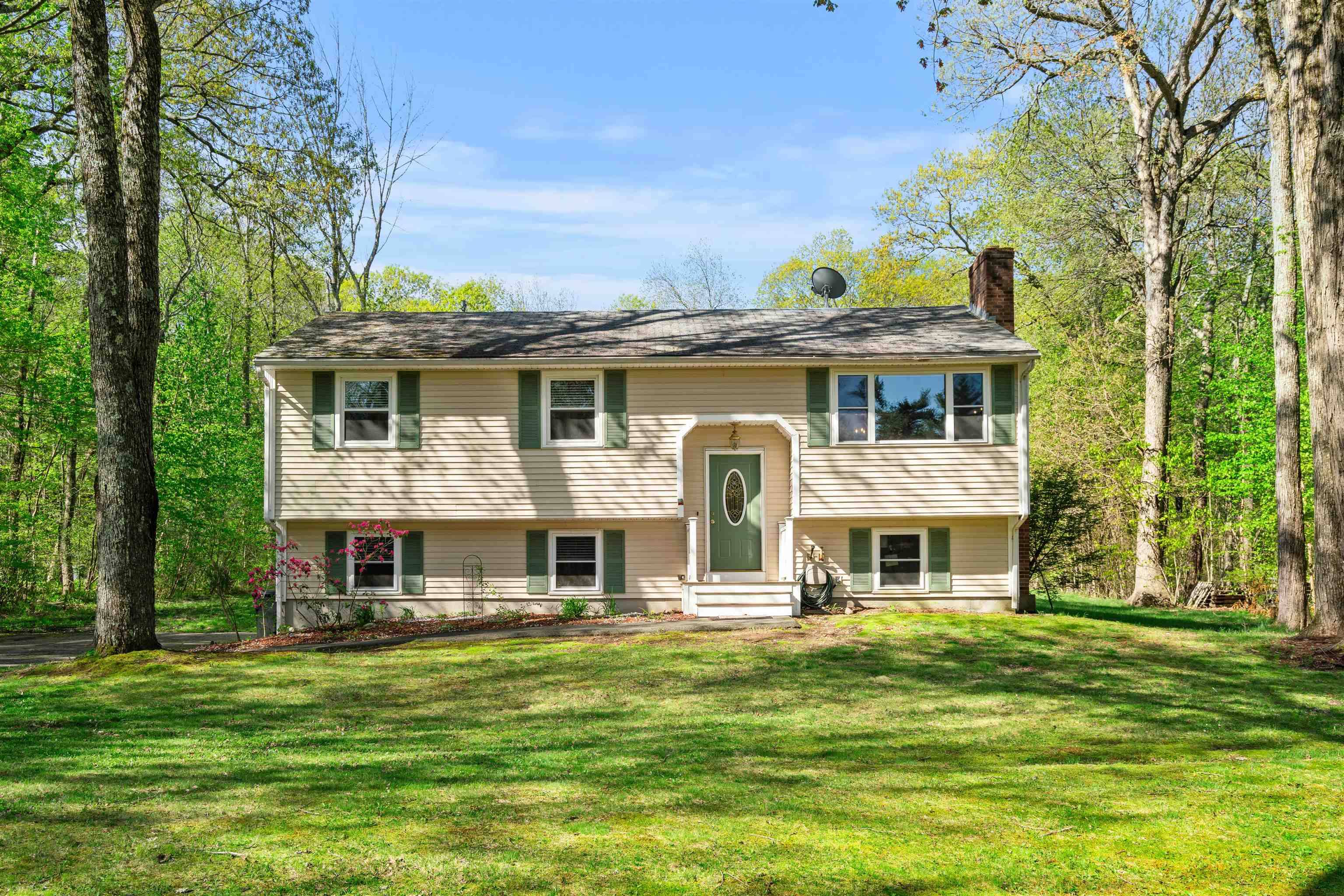 Derry, NH 03038,53 Island Pond RD
