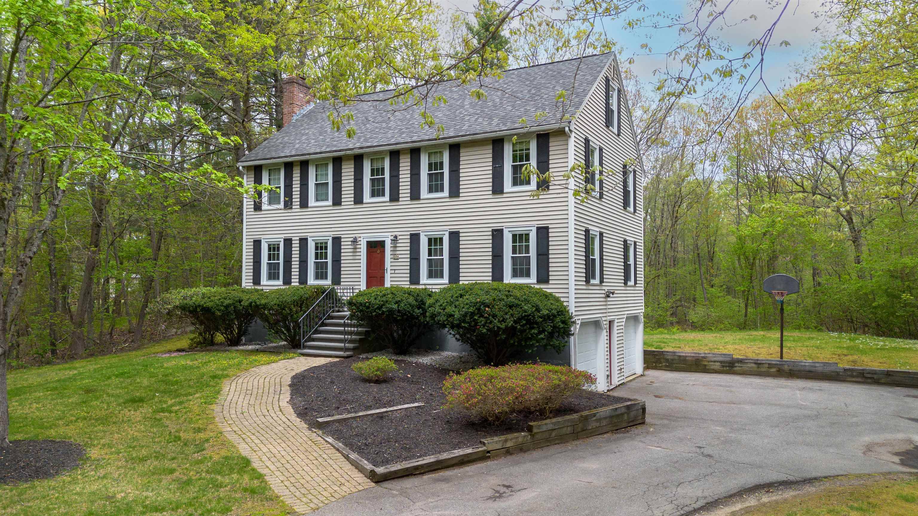 Hampstead, NH 03841,16 Sawmill LN