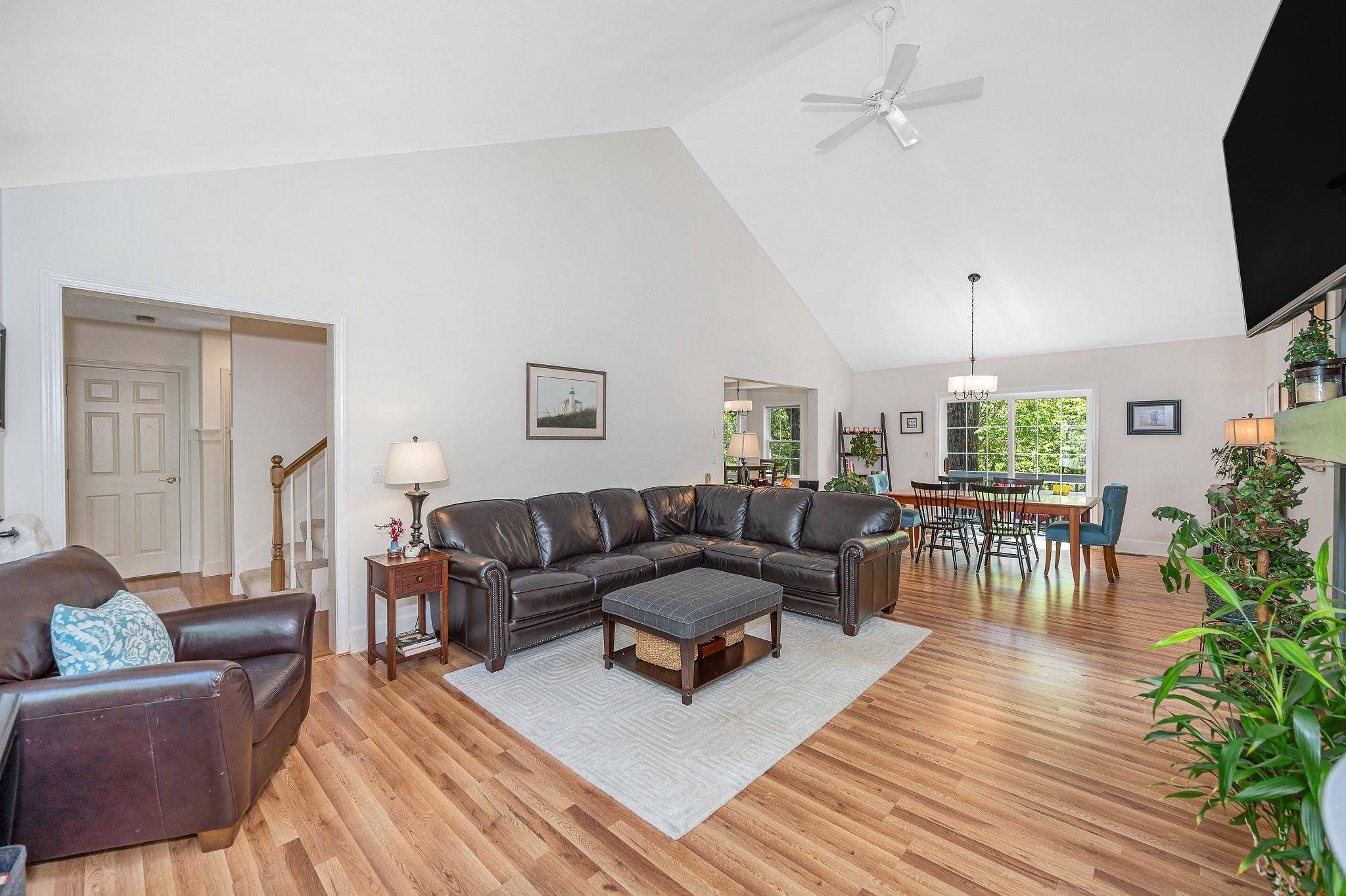 Nashua, NH 03063,5 Holden RD