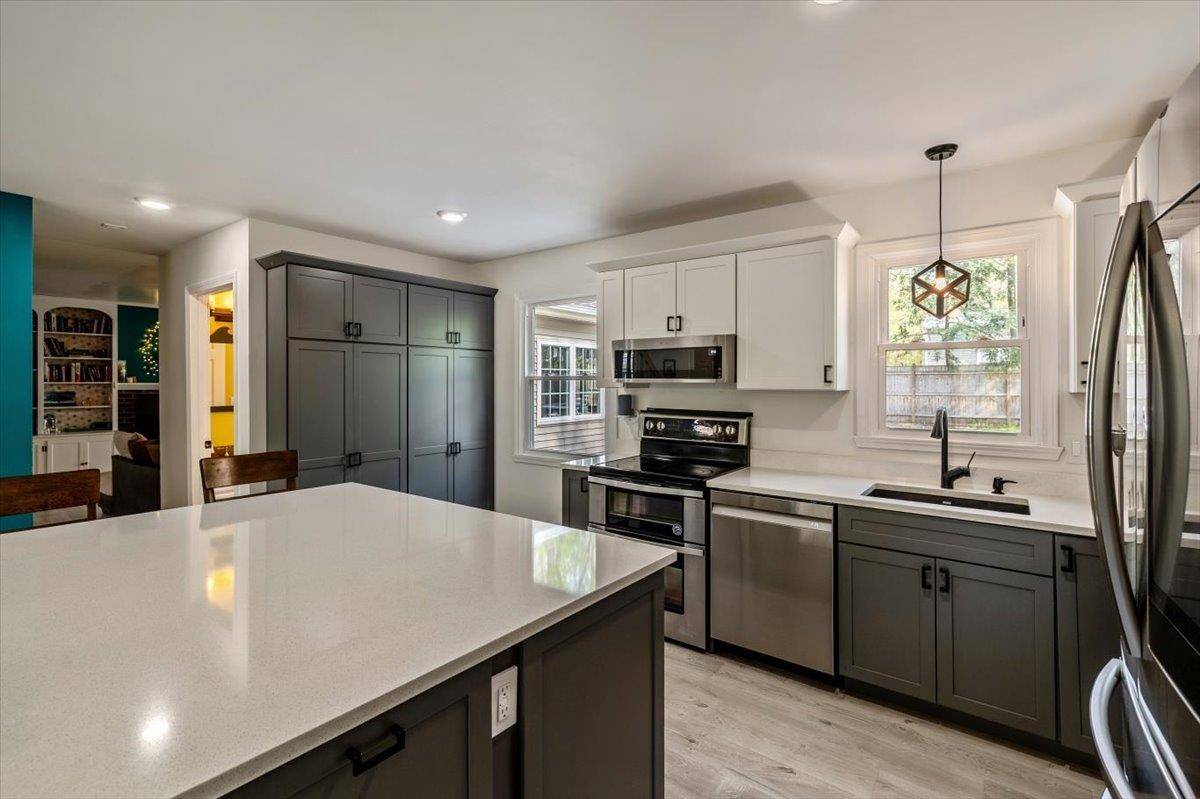 Colchester, VT 05446,447 Oak CIR