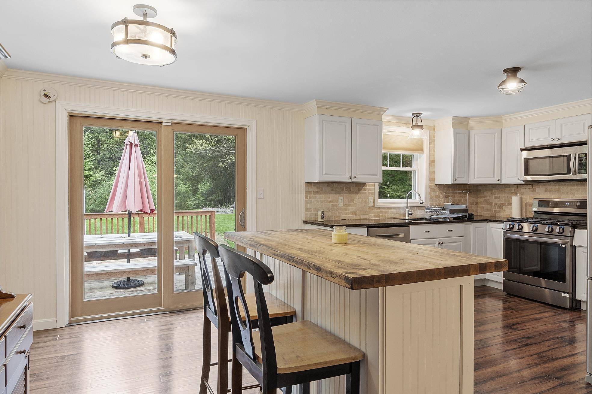 Newmarket, NH 03857,306 Ash Swamp RD