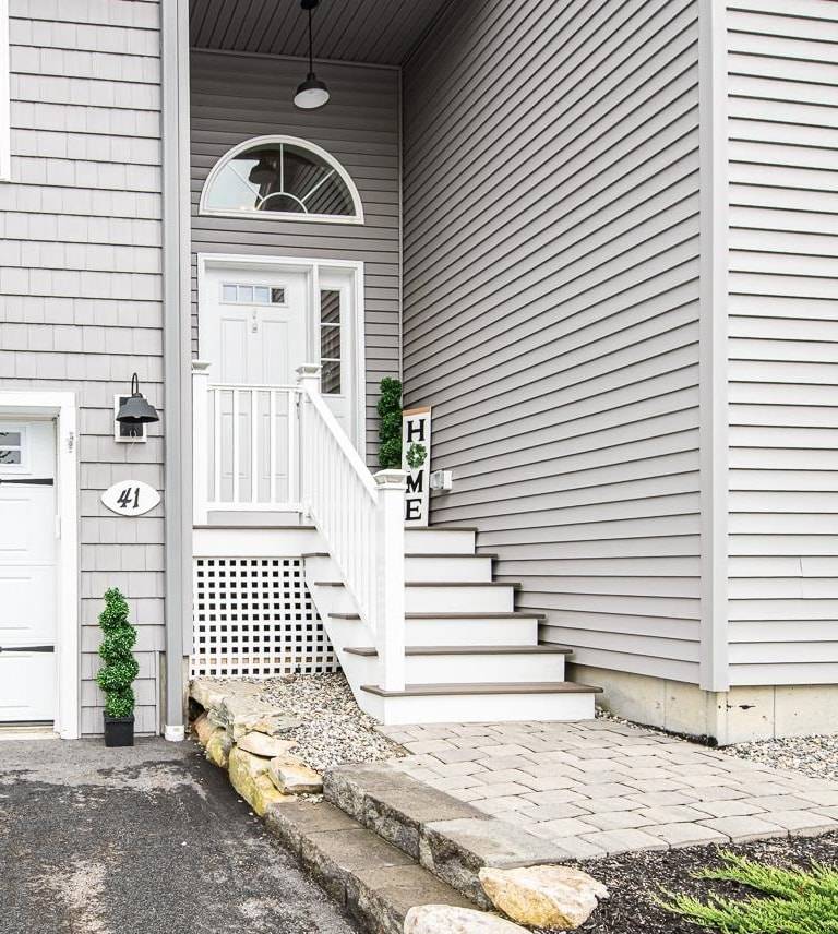 Hampstead, NH 03826,41 Winchester DR