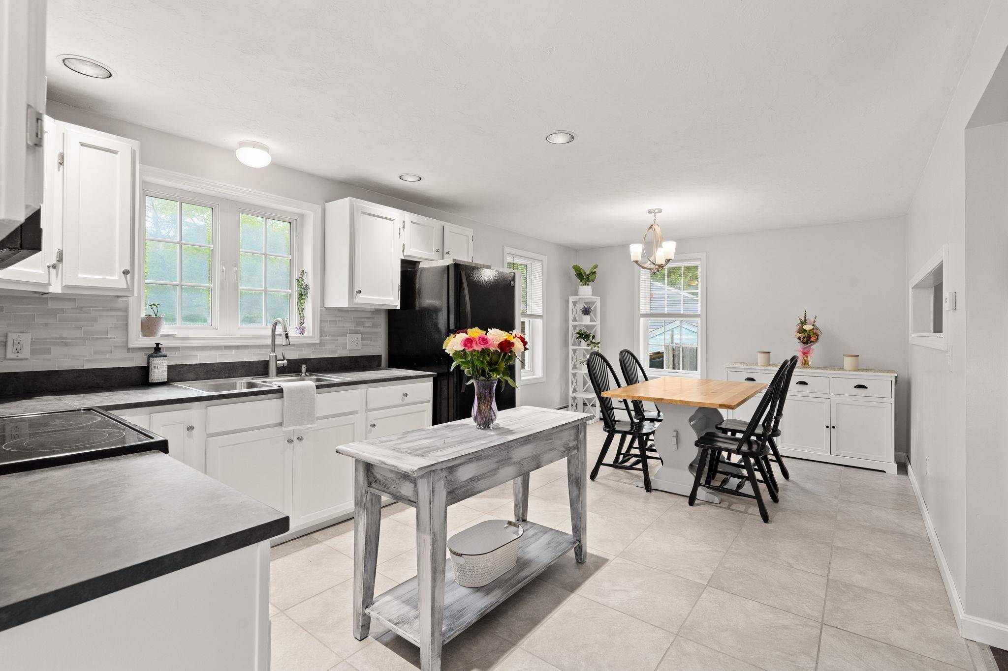 Epping, NH 03042,46 Dorothy DR
