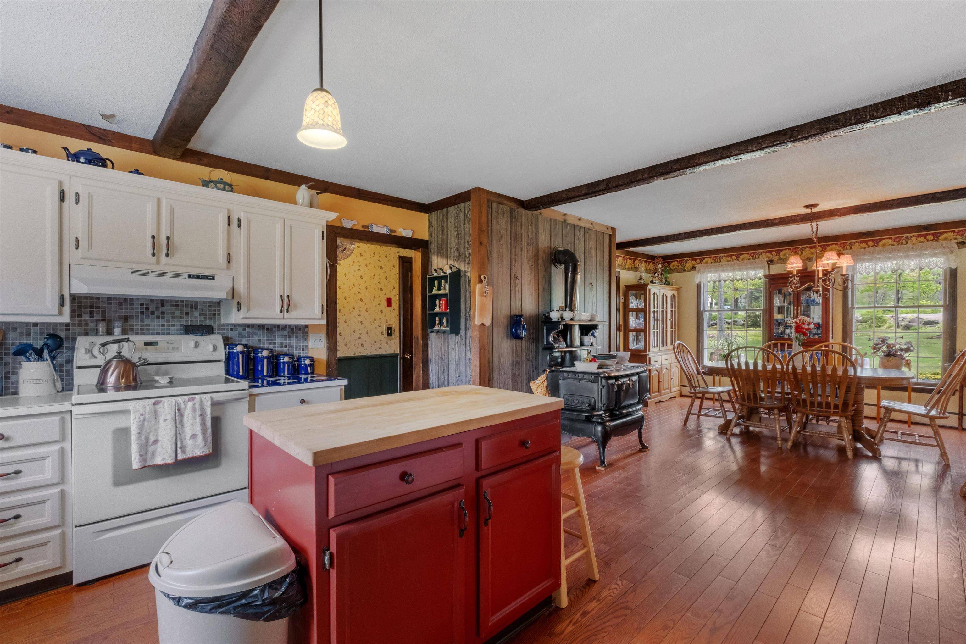 282 Currier RD Hill, NH 03243