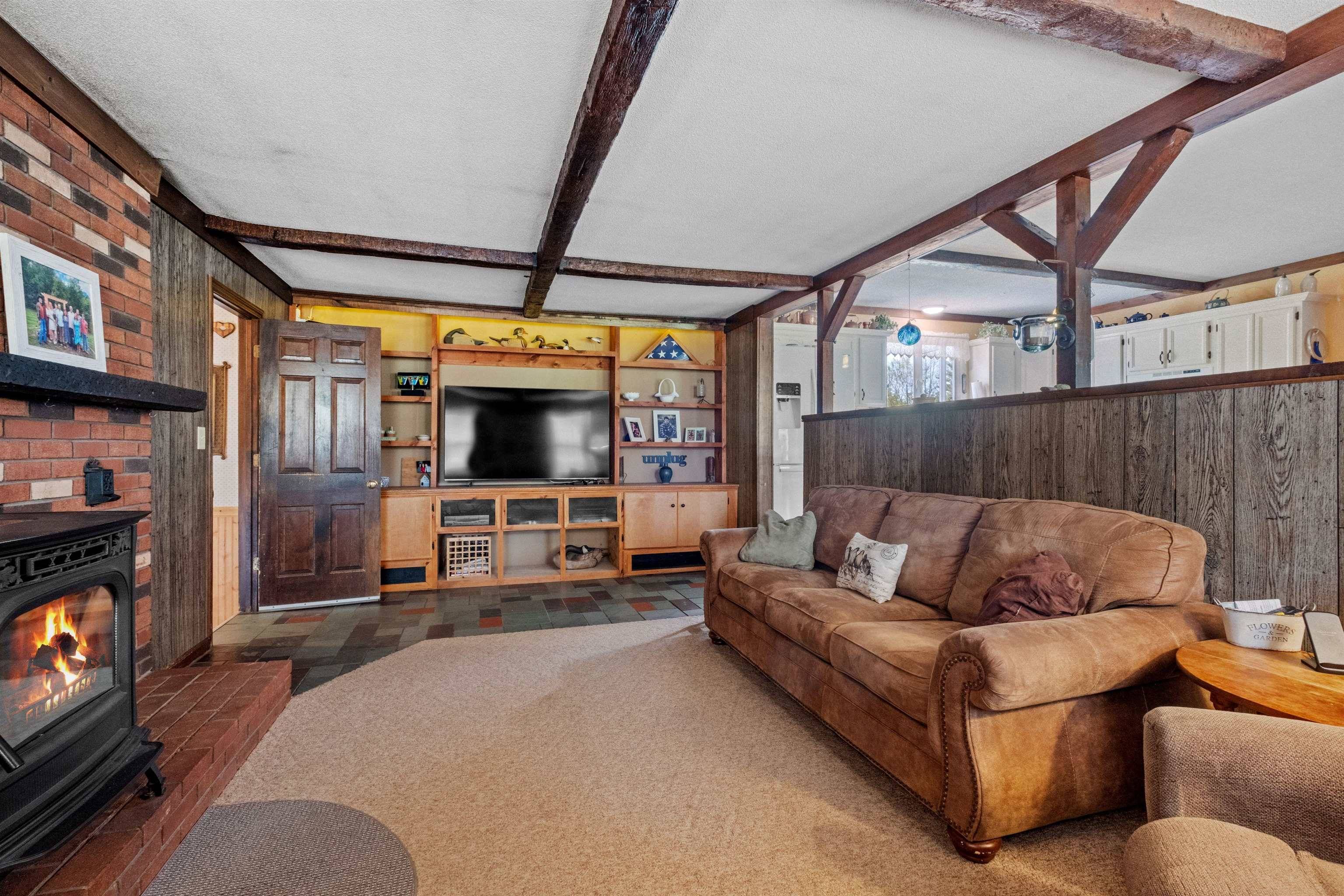 282 Currier RD Hill, NH 03243