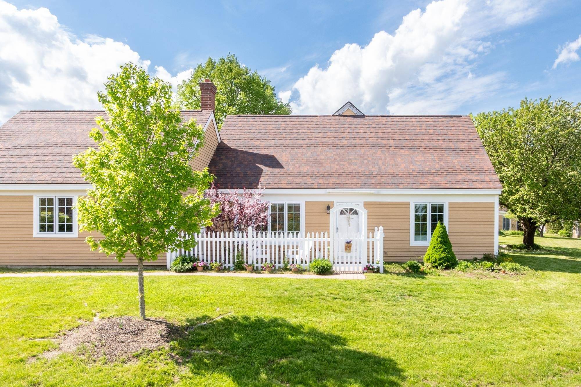 Laconia, NH 03246,7 Harvest LN