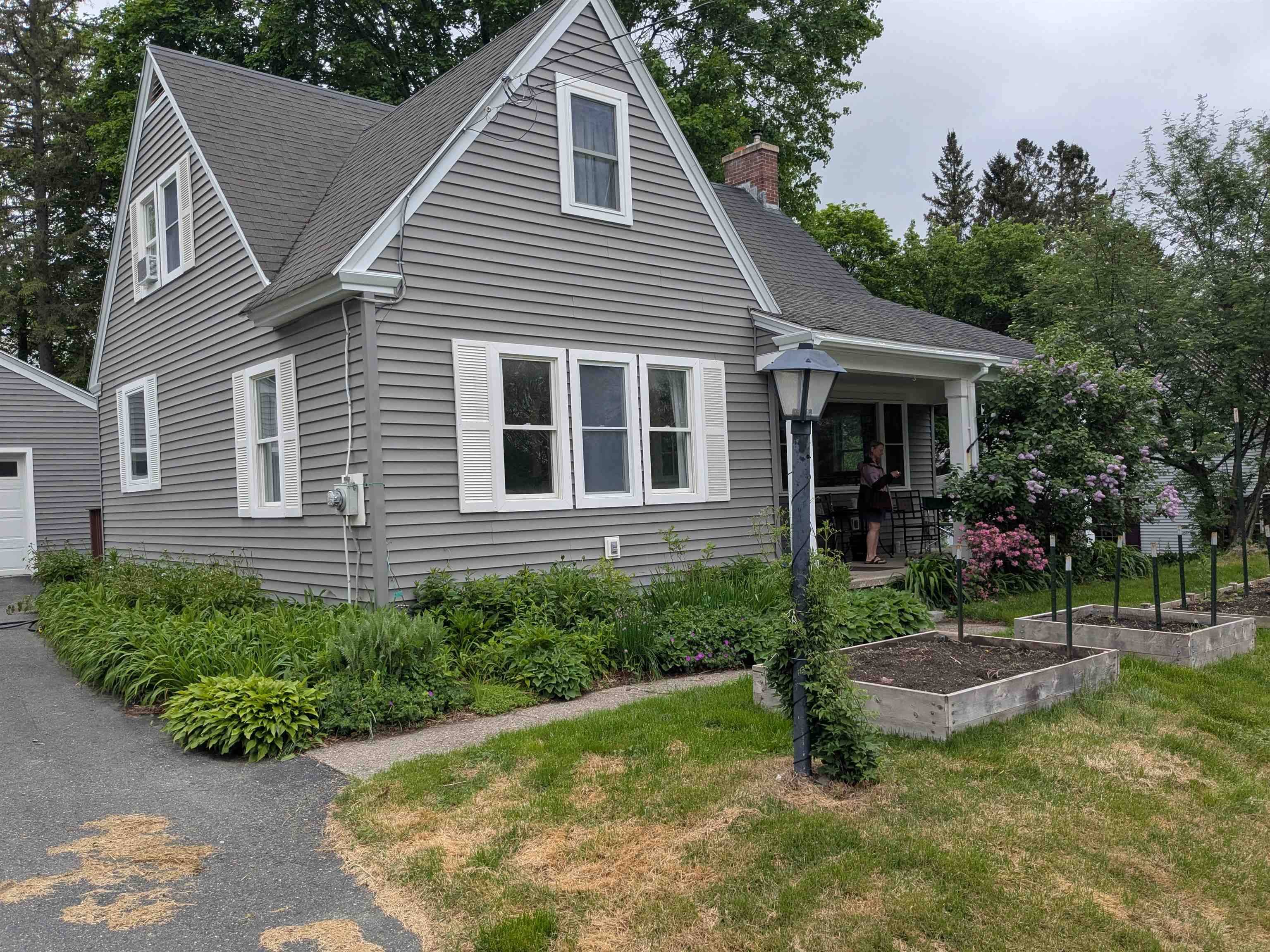 Lebanon, NH 03766,17 Hough ST