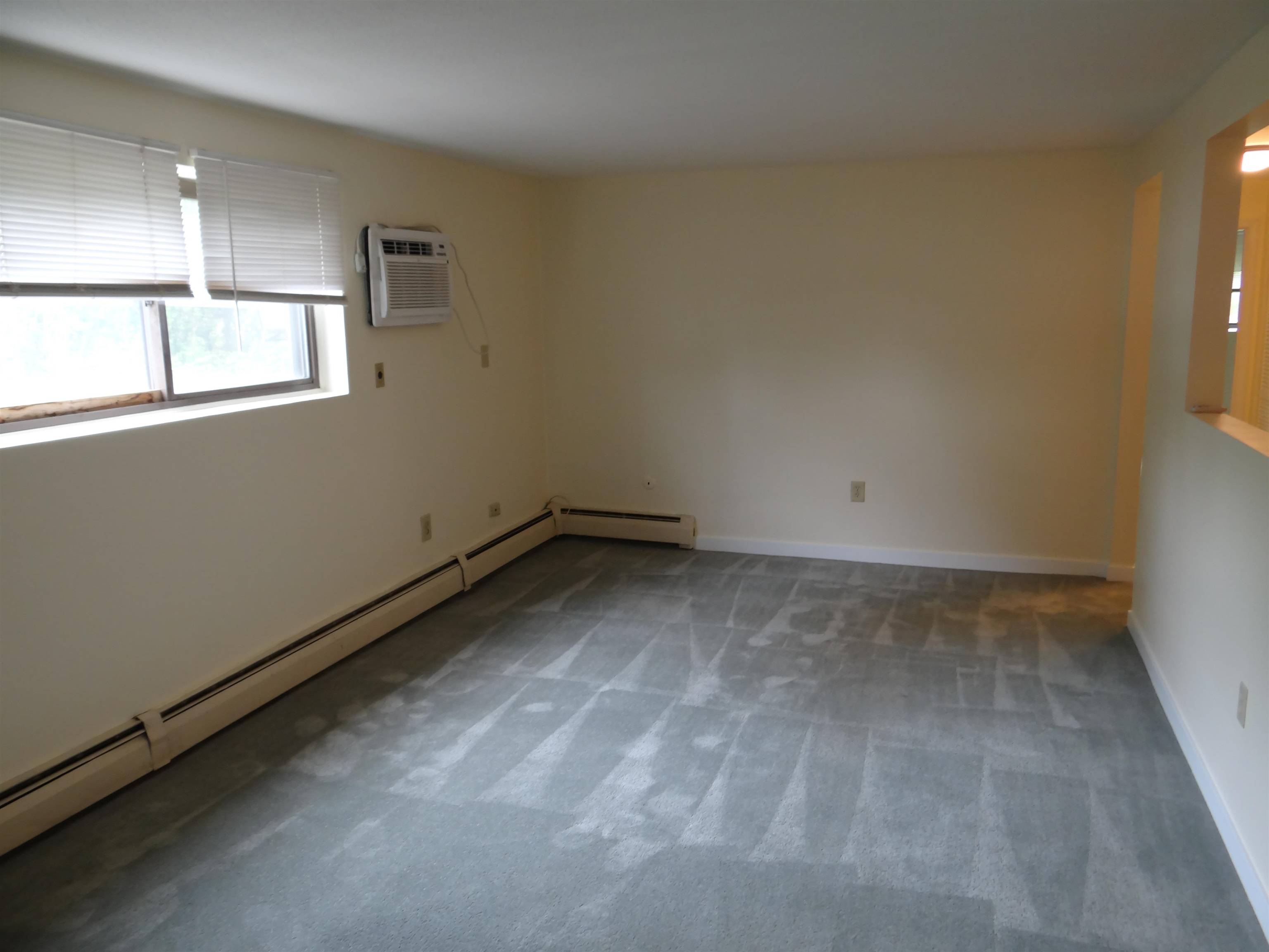Manchester, NH 03106-1710,80R English Village RD #103