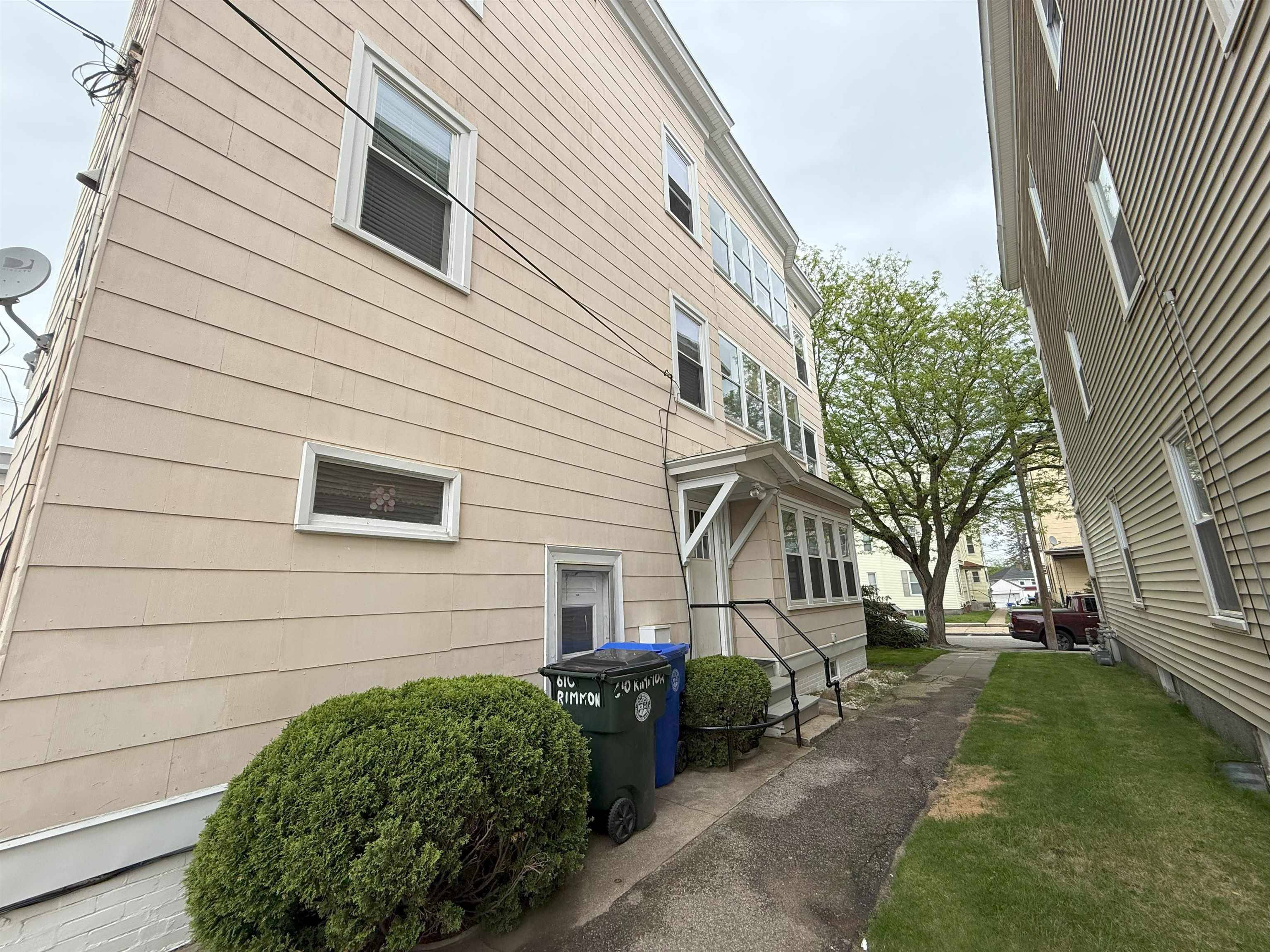 Manchester, NH 03102,610 - 612 Rimmon ST