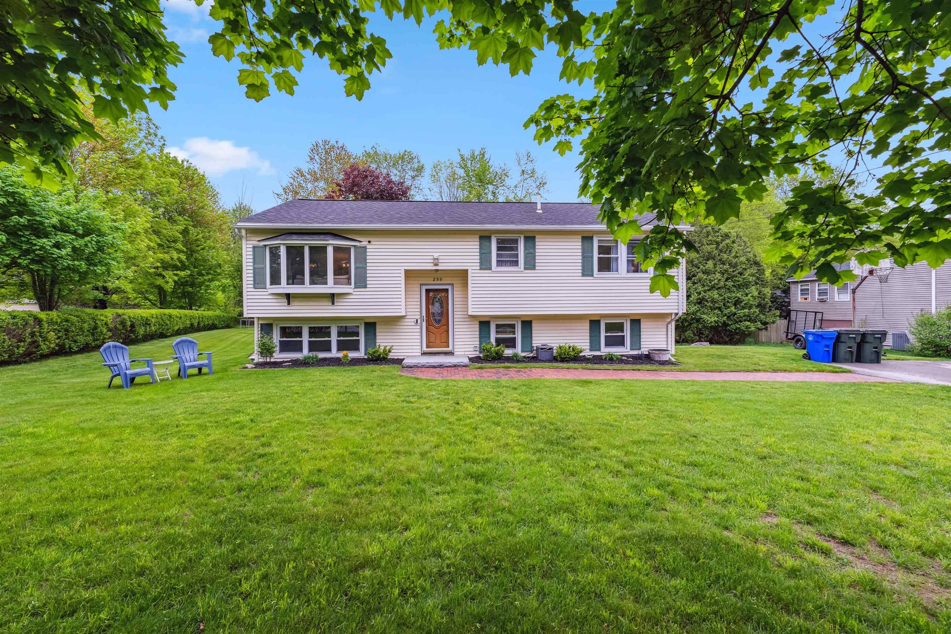Manchester, NH 03109,259 Brickett RD