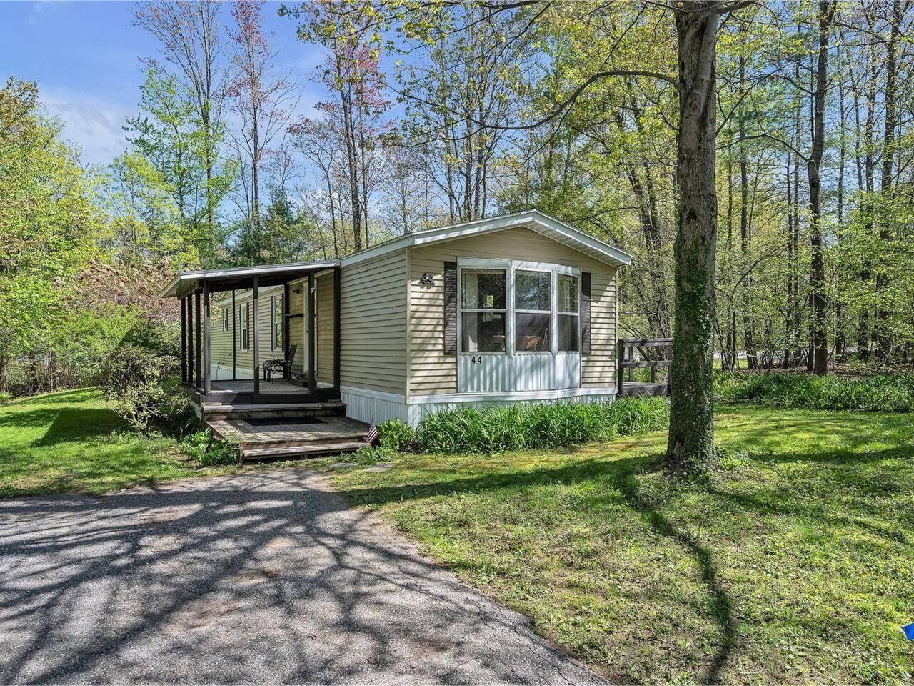 Colchester, VT 05446,44 Wentworth RD
