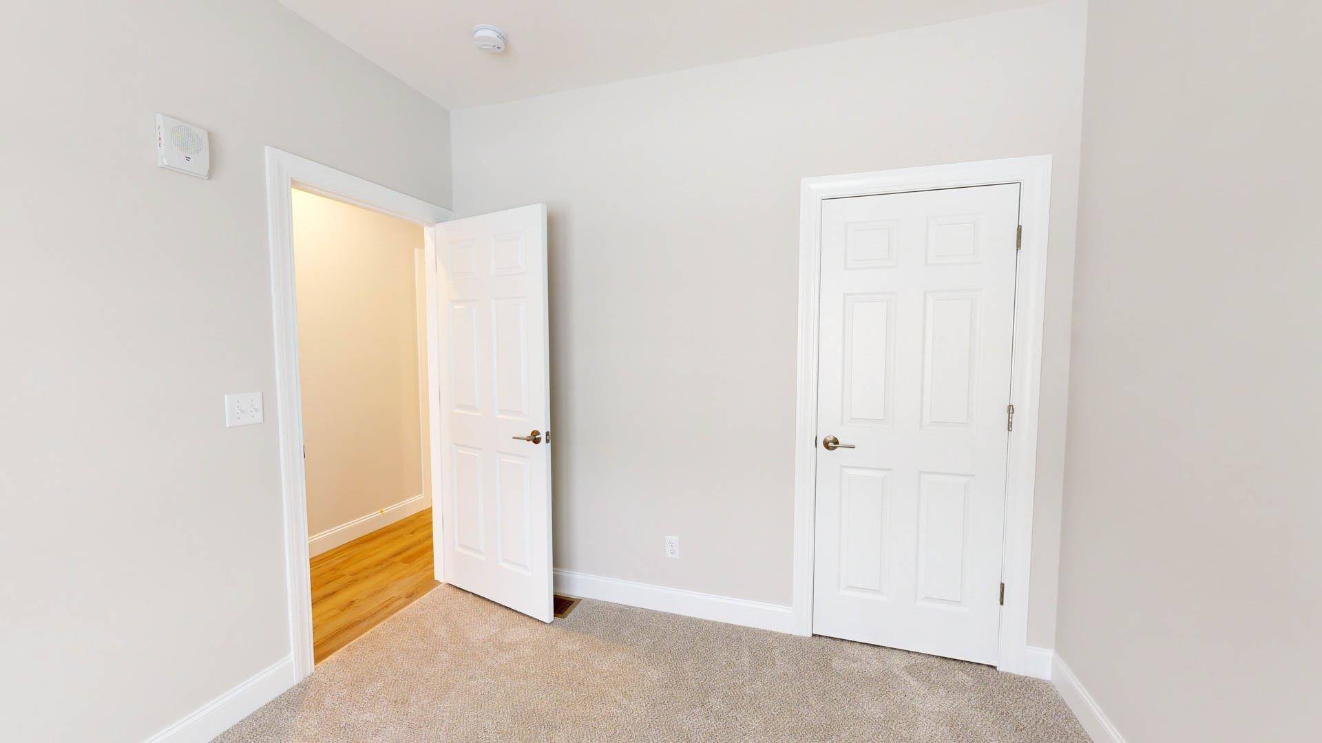 Hooksett, NH 03106,7 Martins Ferry RD #E
