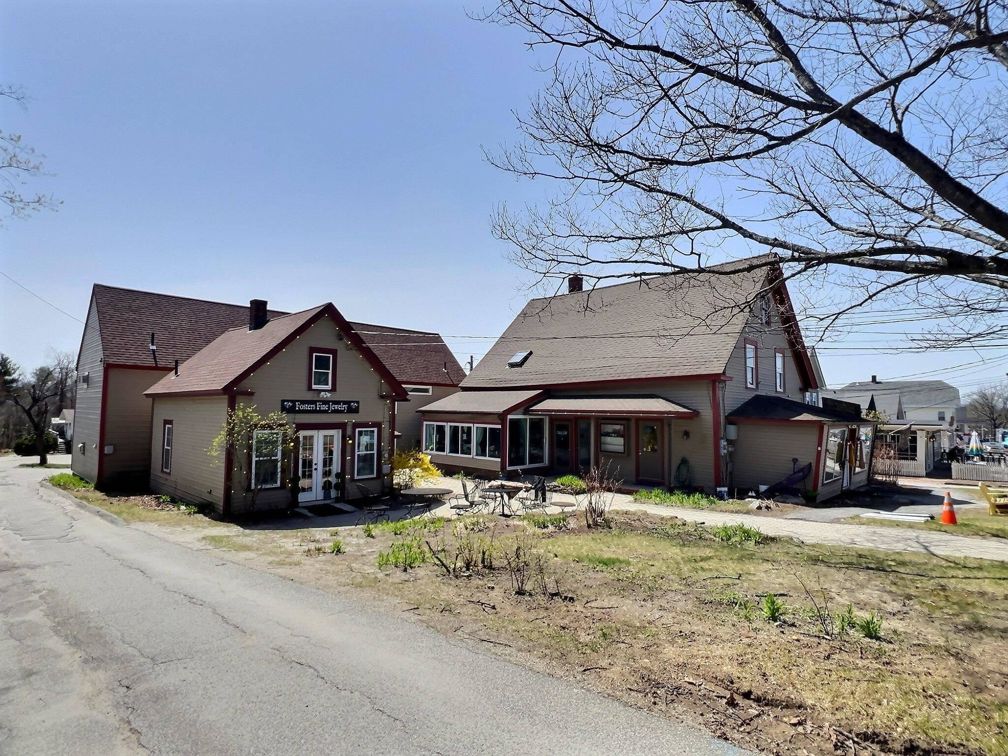 New London, NH 03257,428 Main ST