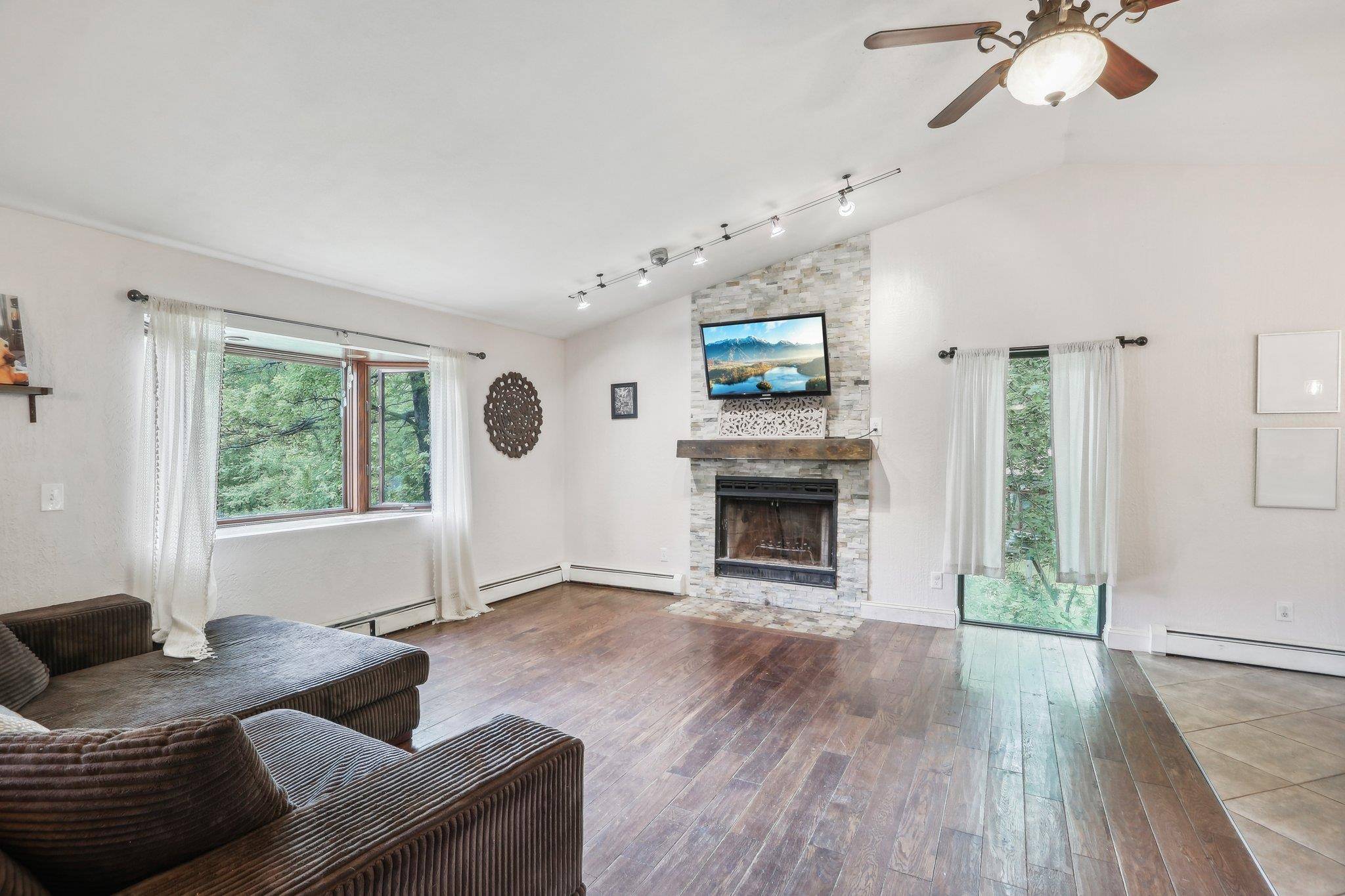 Derry, NH 03038,6 Hunter DR
