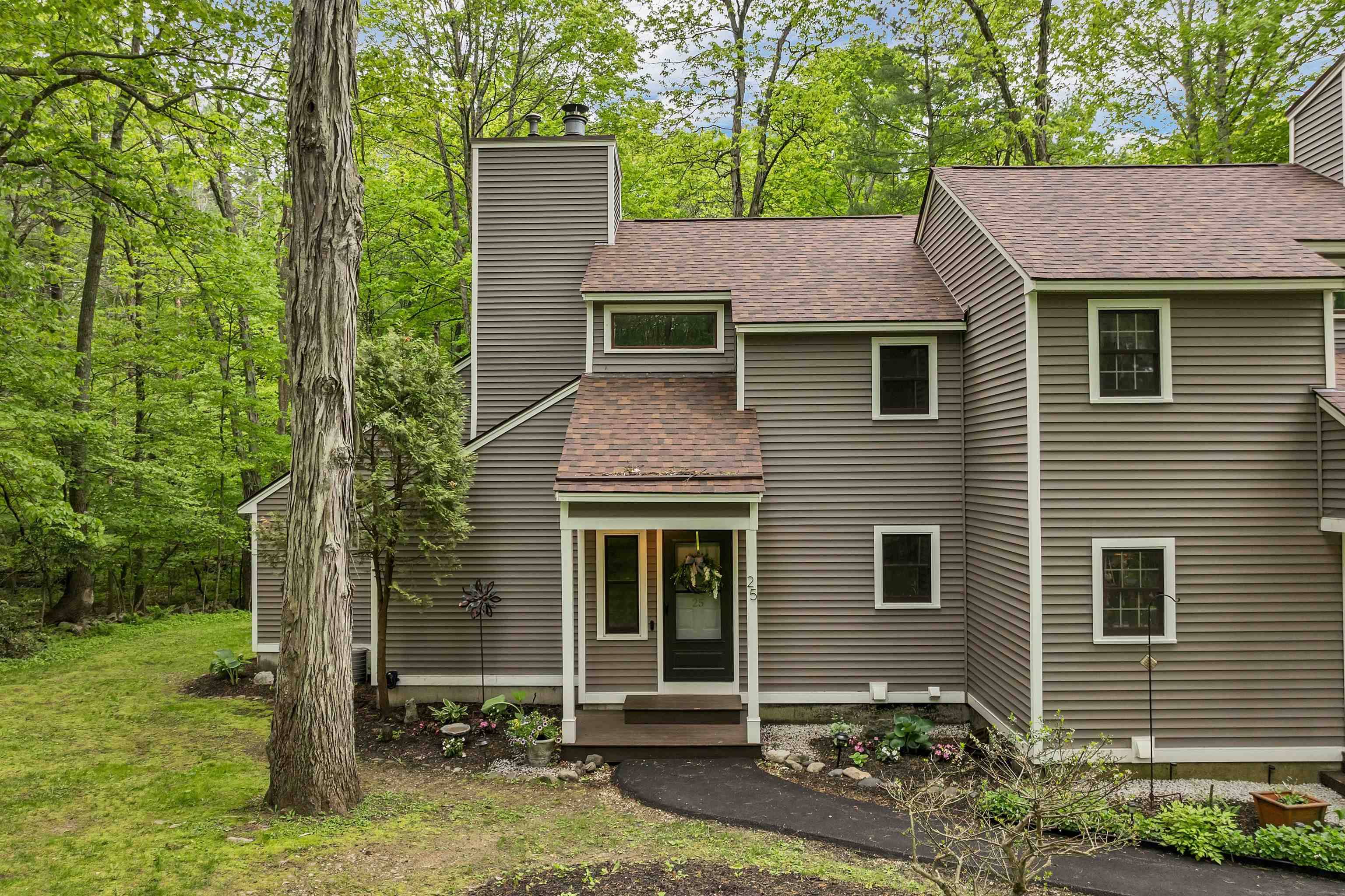 Stratham, NH 03885,25 Kirriemuir RD