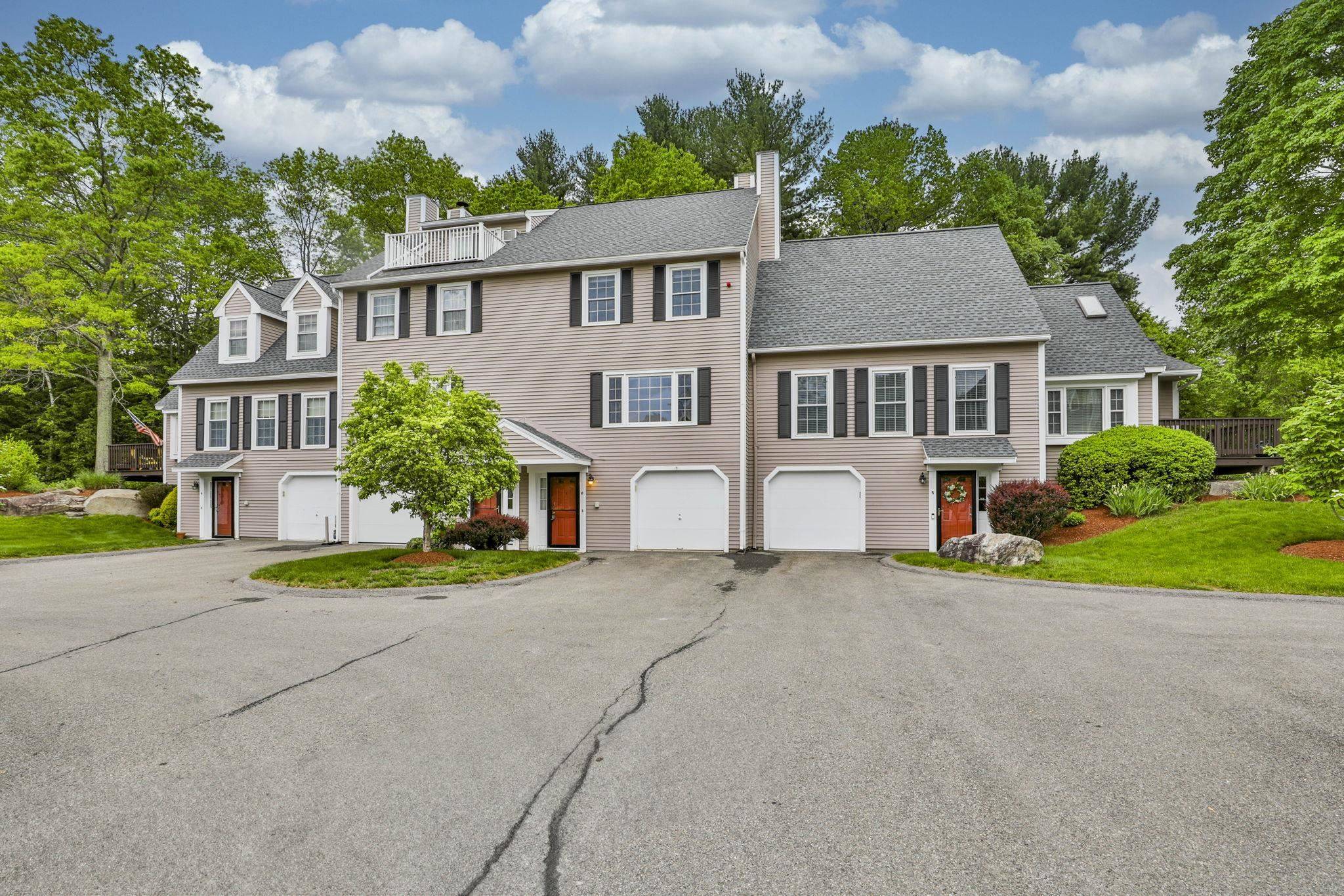 Hudson, NH 03051,6 Shoal Creek RD