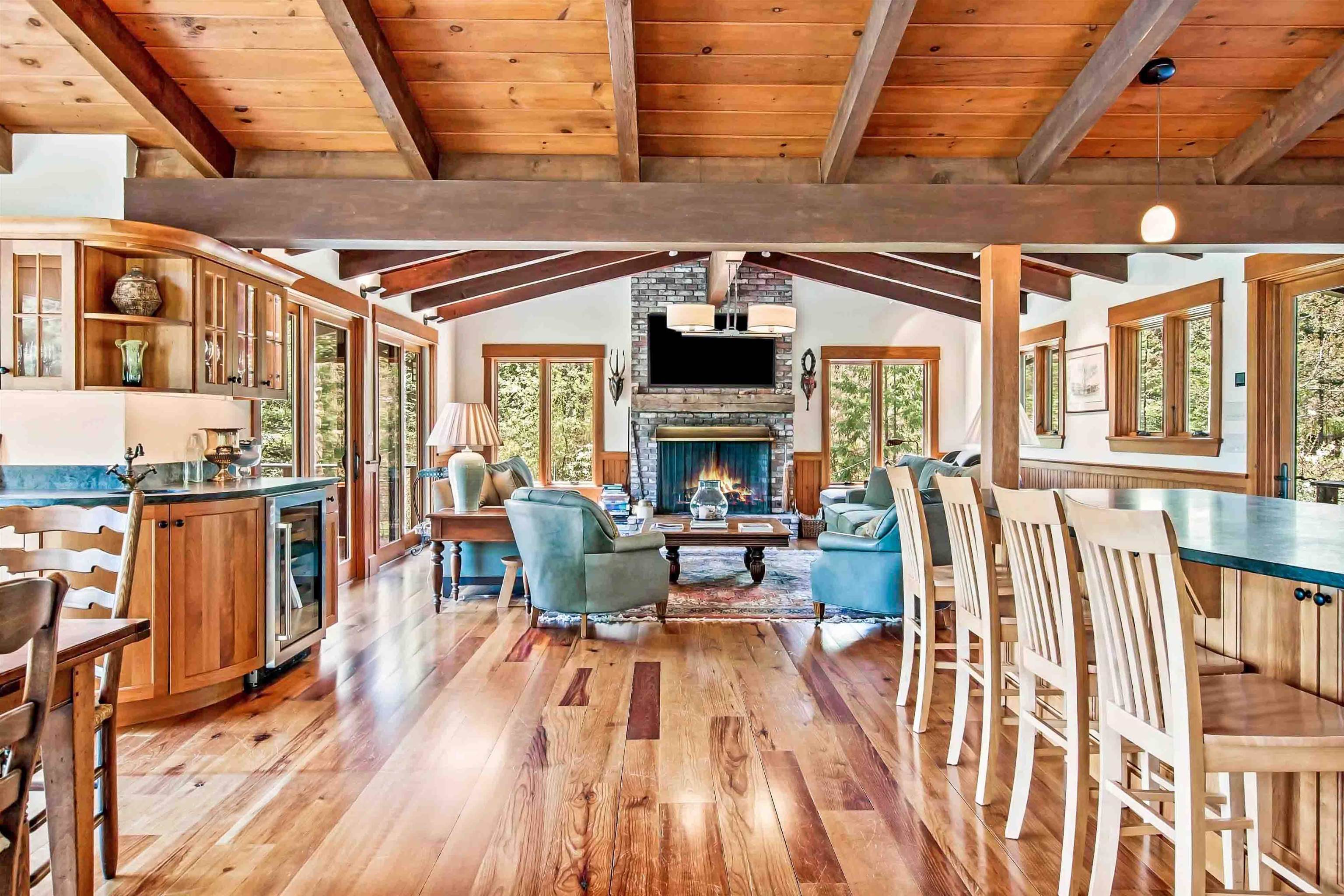 87 Deerpath RD New London, NH 03257