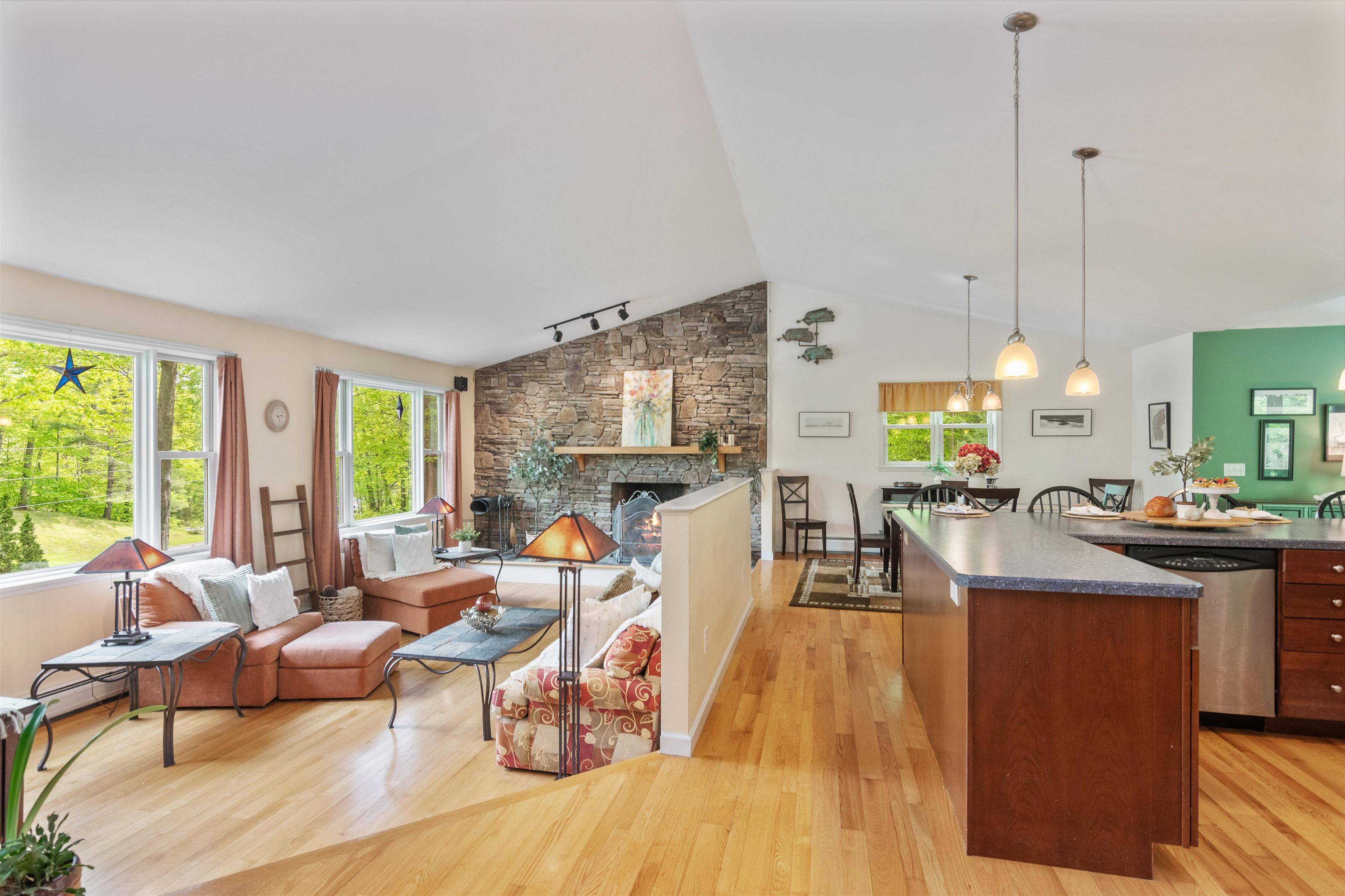 27 Wildwood DR Essex, VT 05452