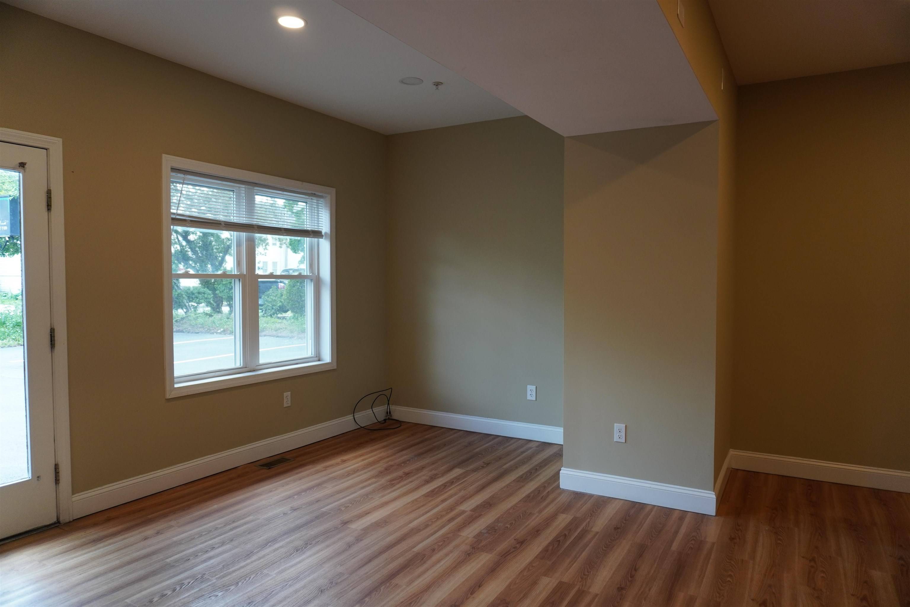 Nashua, NH 03060,21 East Pearl ST