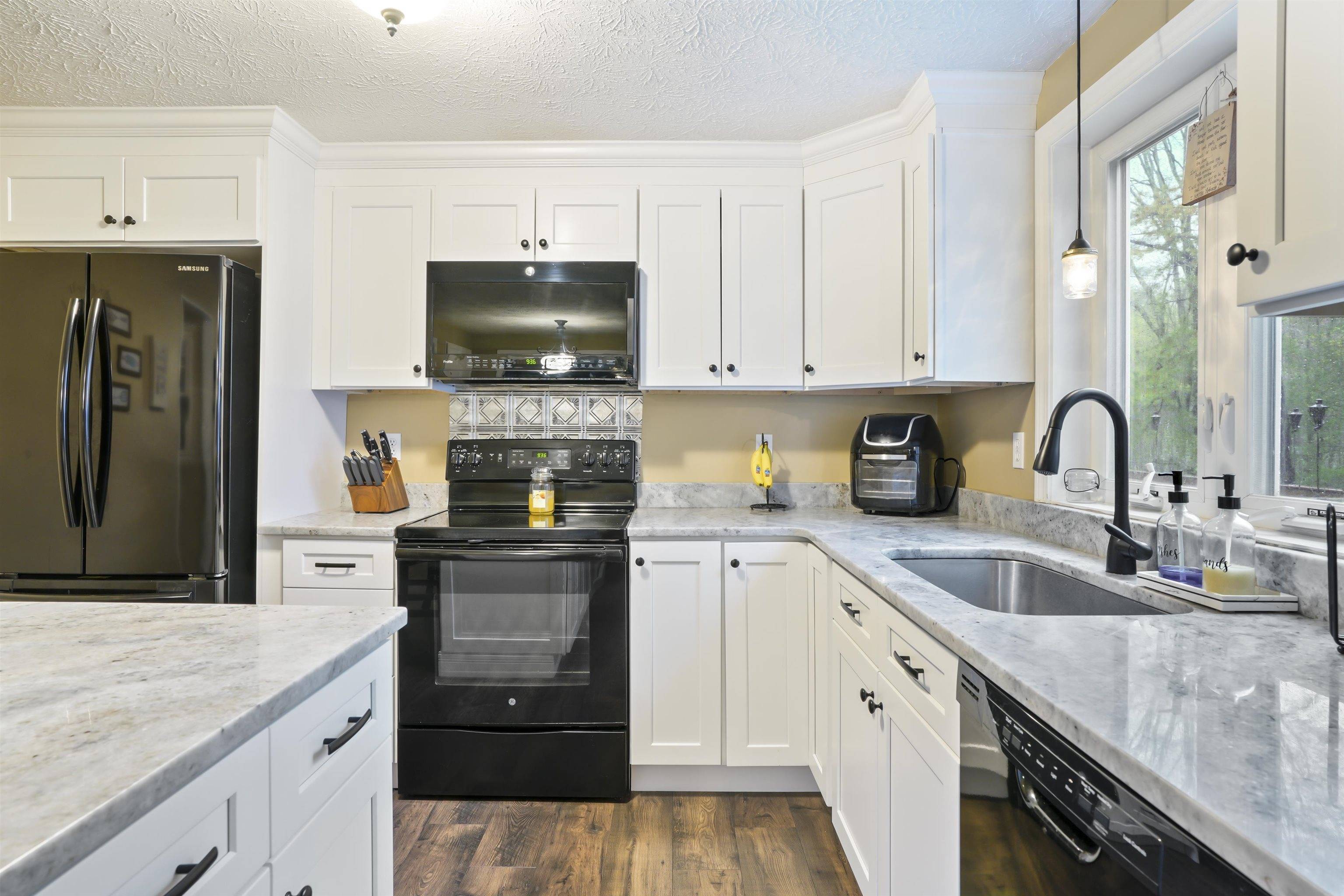 Londonderry, NH 03053,6 Quincy RD #B
