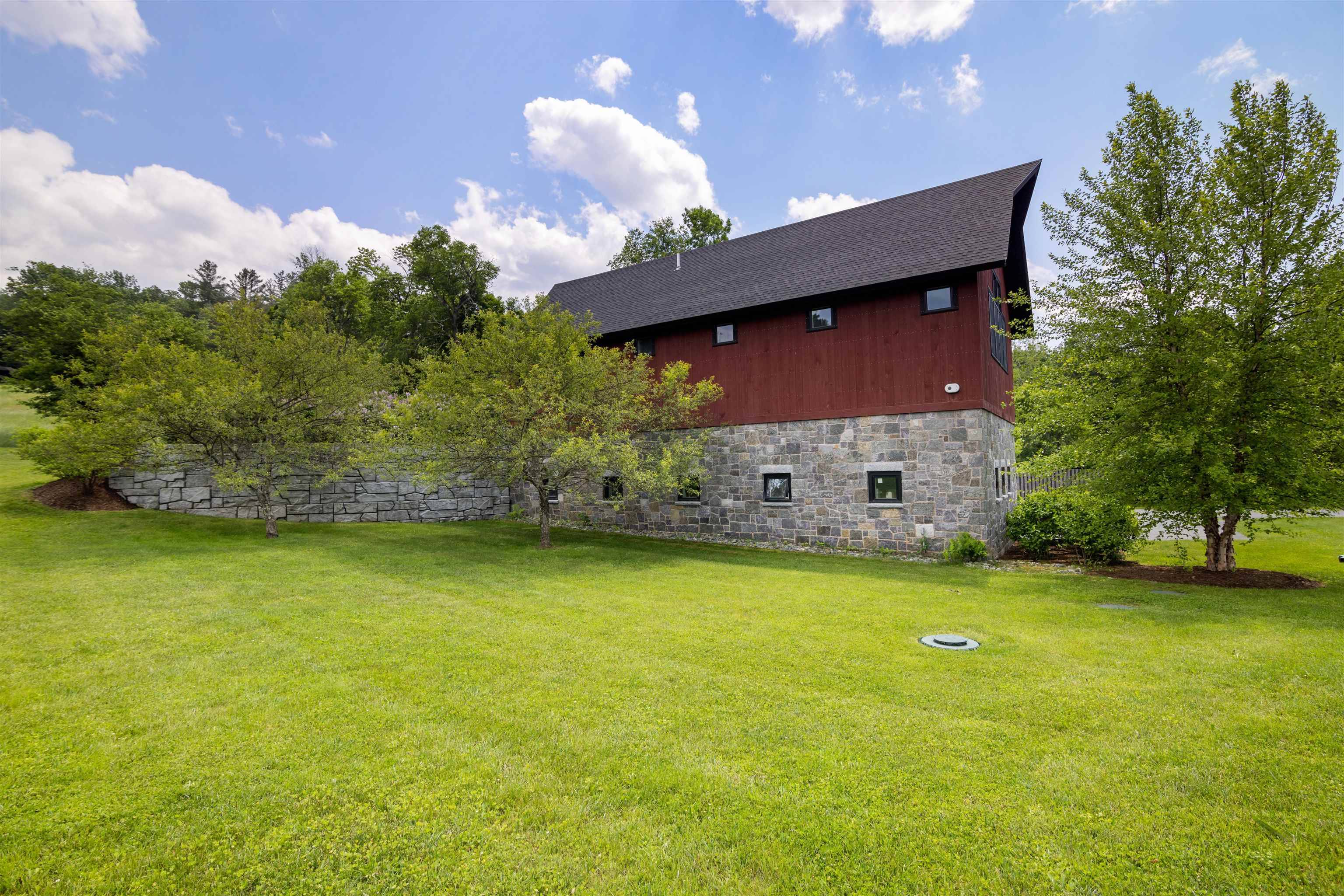 1186 Pucker ST #1.5 acres Stowe, VT 05672