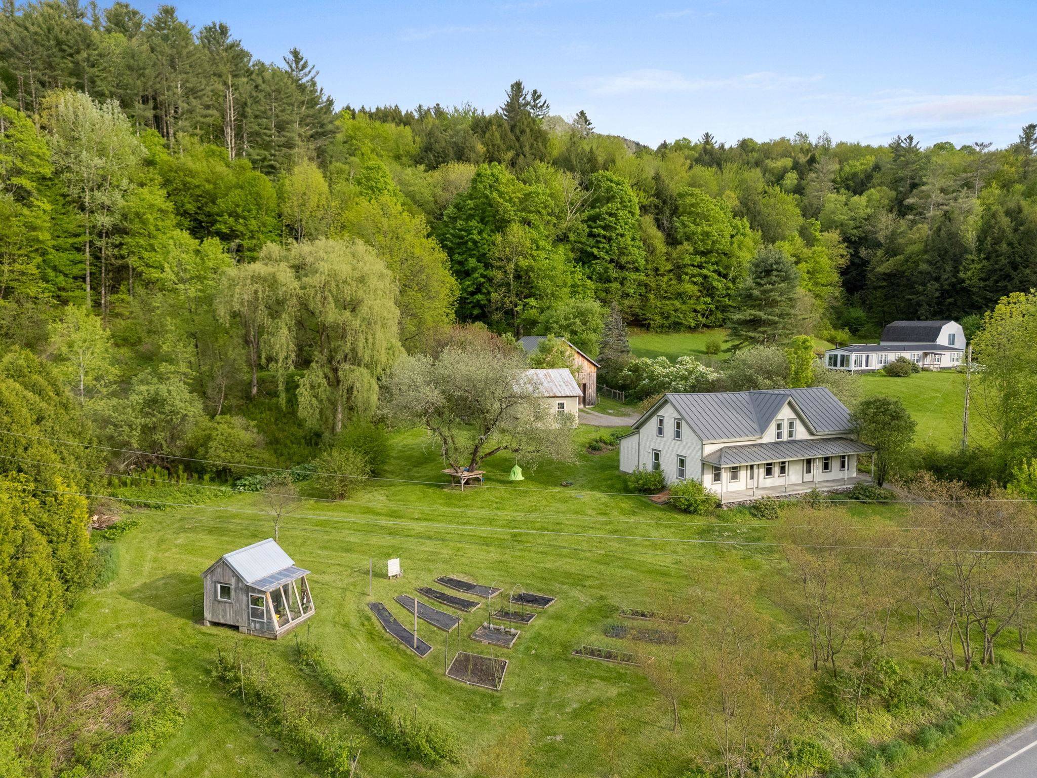 Huntington, VT 05462,649 Hinesburg Hollow RD