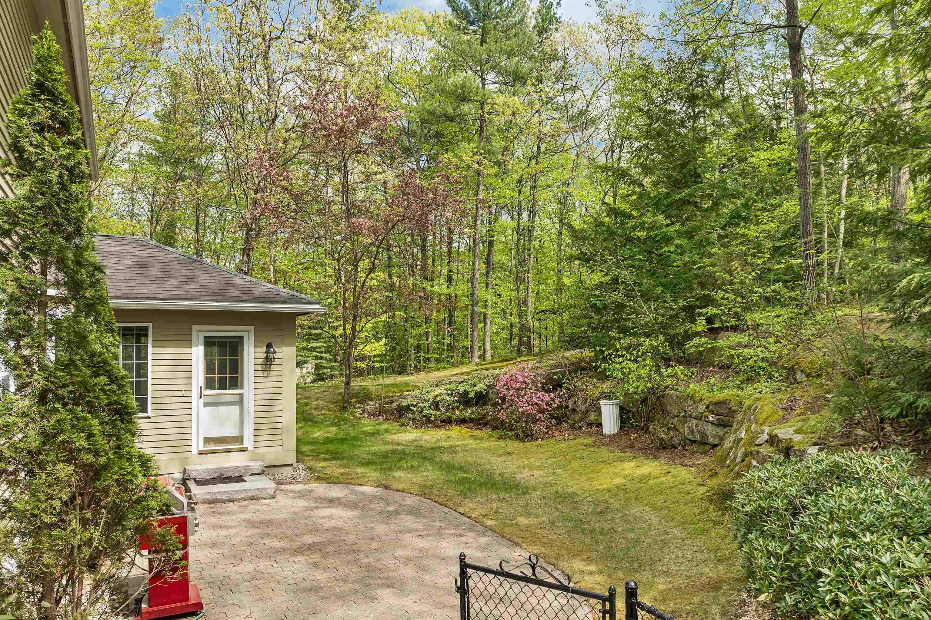 Auburn, NH 03032,9 Wildwood RD