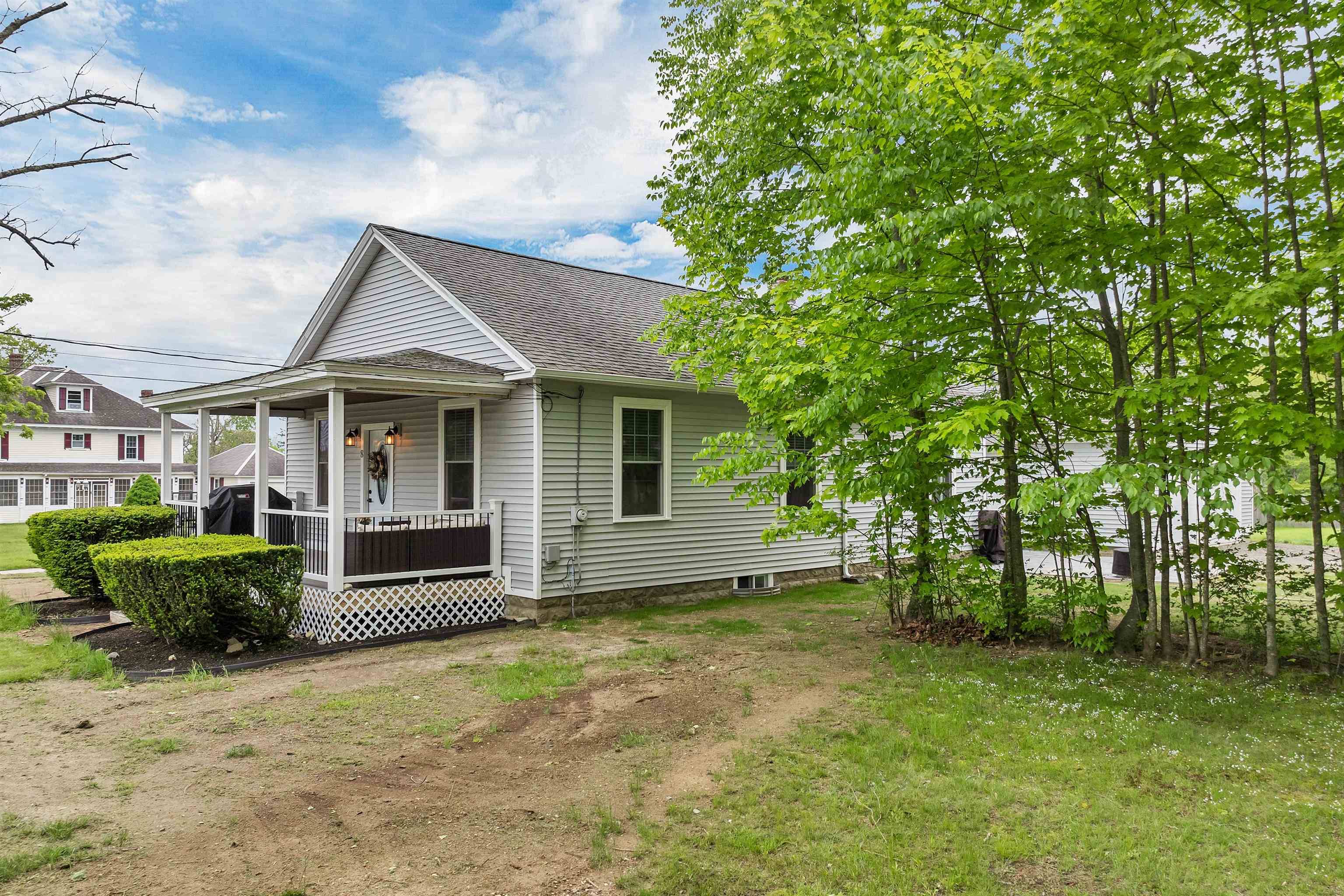 Epping, NH 03042,8 Plumer RD