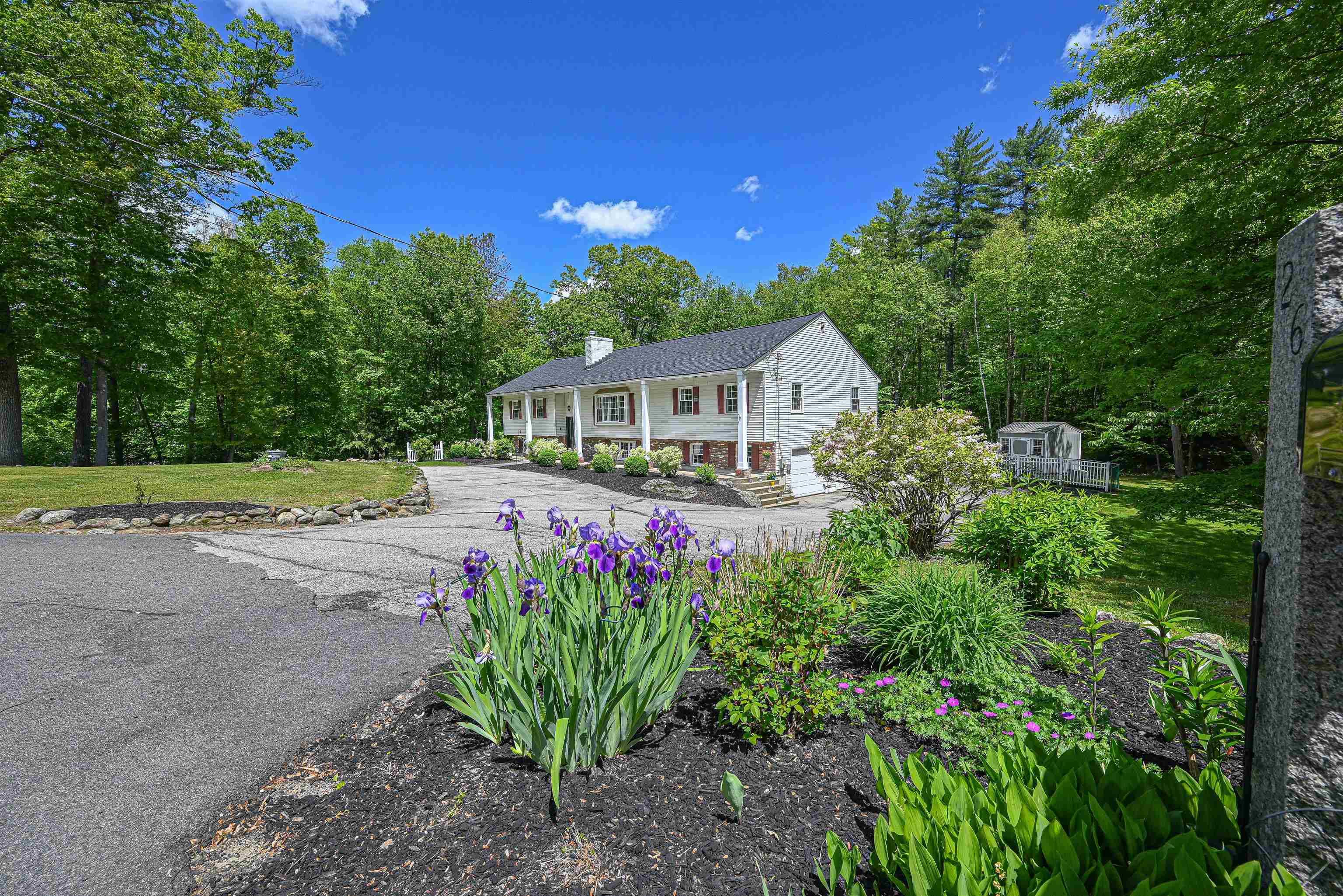 Bedford, NH 03110,26 Green Meadow LN