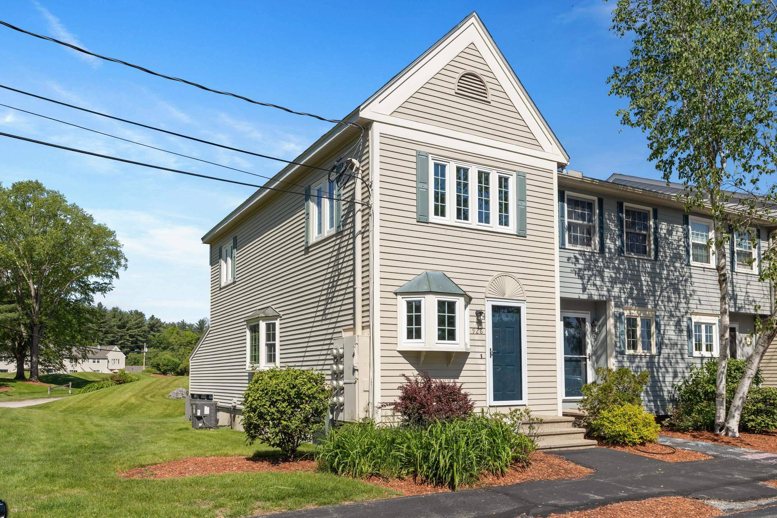 Hudson, NH 03051,928 Fox Hollow DR