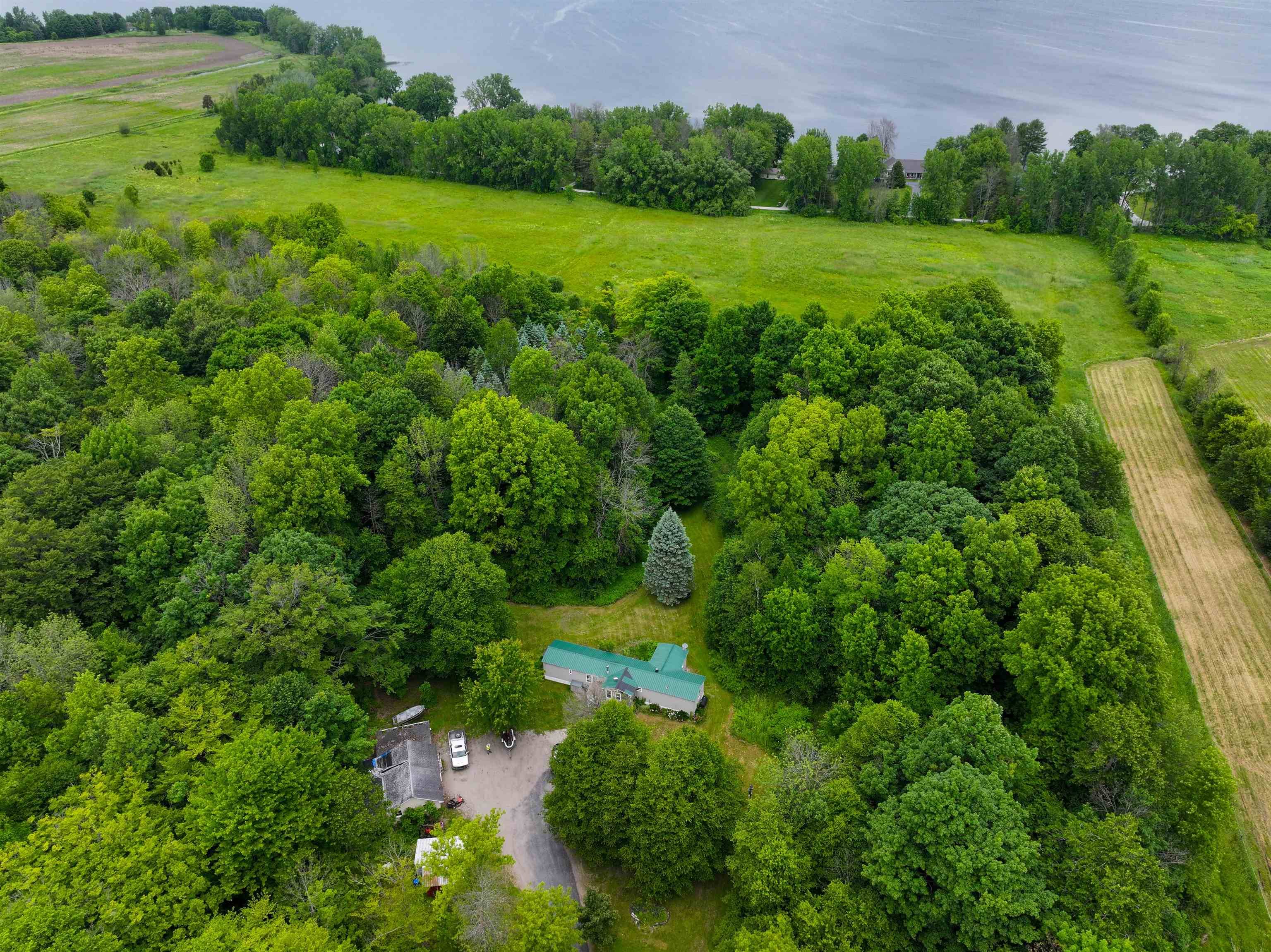 Isle La Motte, VT 05463,166 Woods RD