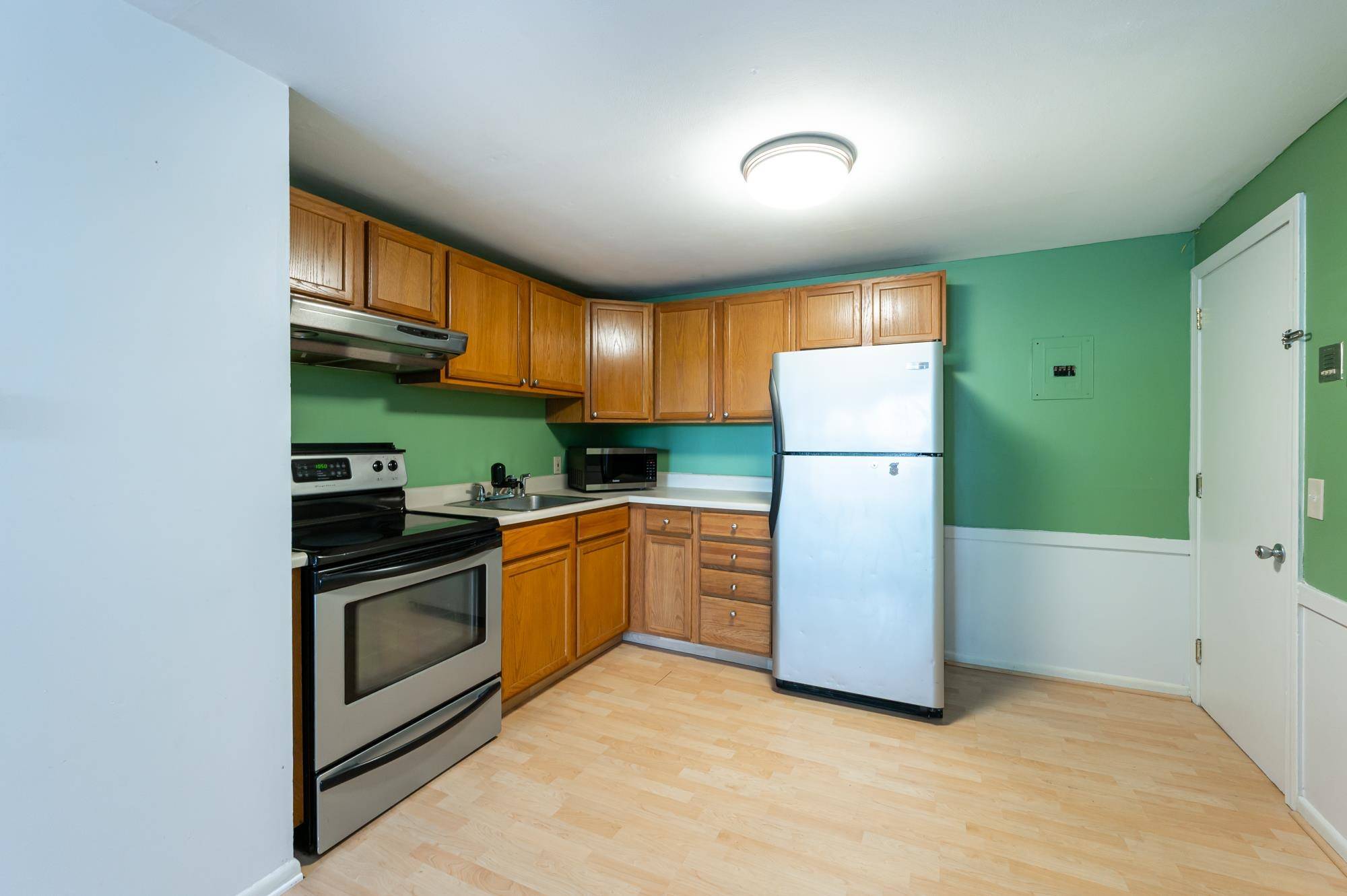 Derry, NH 03038,101 E Broadway RD #1