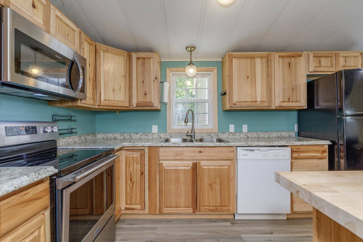 Loudon, NH 03307,160 Redwood DR
